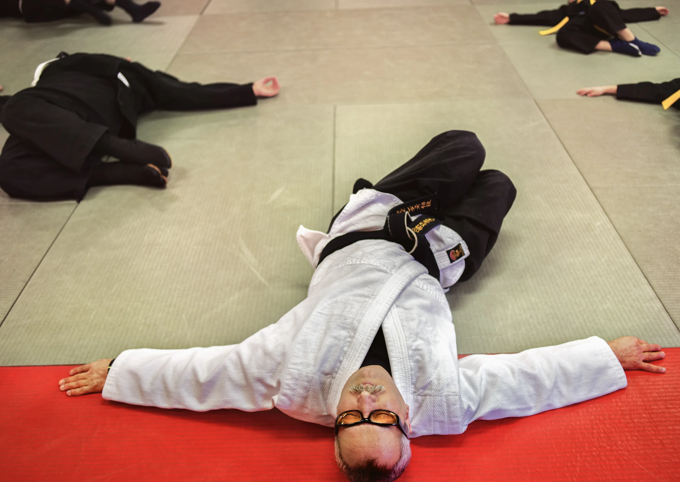  Devin Fernandez leads stretches at the beginning of his class   