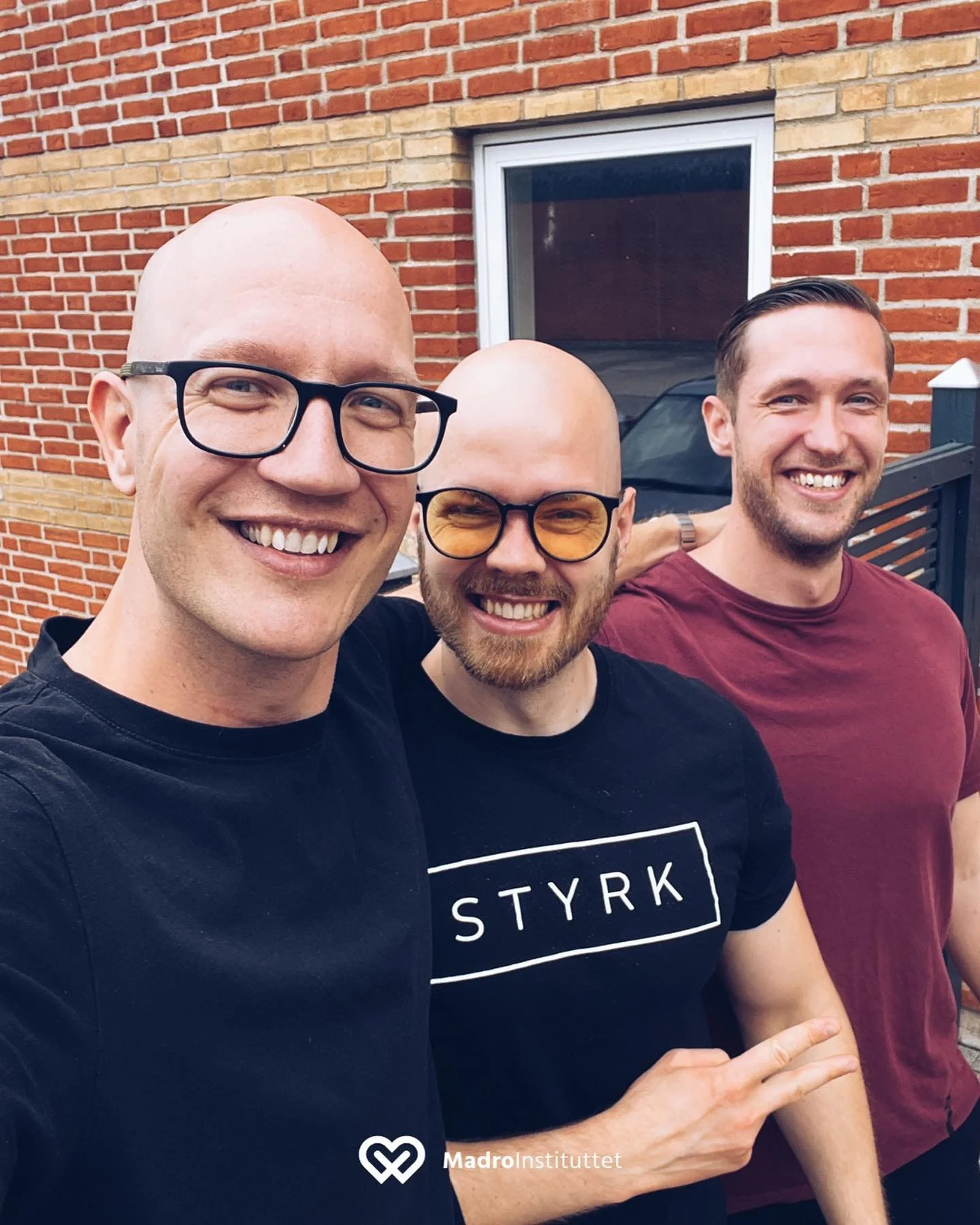 I torsdags blev en dr&oslash;m til virkelighed: Der kunne Nikolaj, Jonas og jeg nemlig &oslash;nske alle deltagerne p&aring; f&oslash;rste hold af MadroInstituttets nye Kostvejleder-uddannelse tillykke med best&aring;et eksamen🤩

Det skal ikke v&a