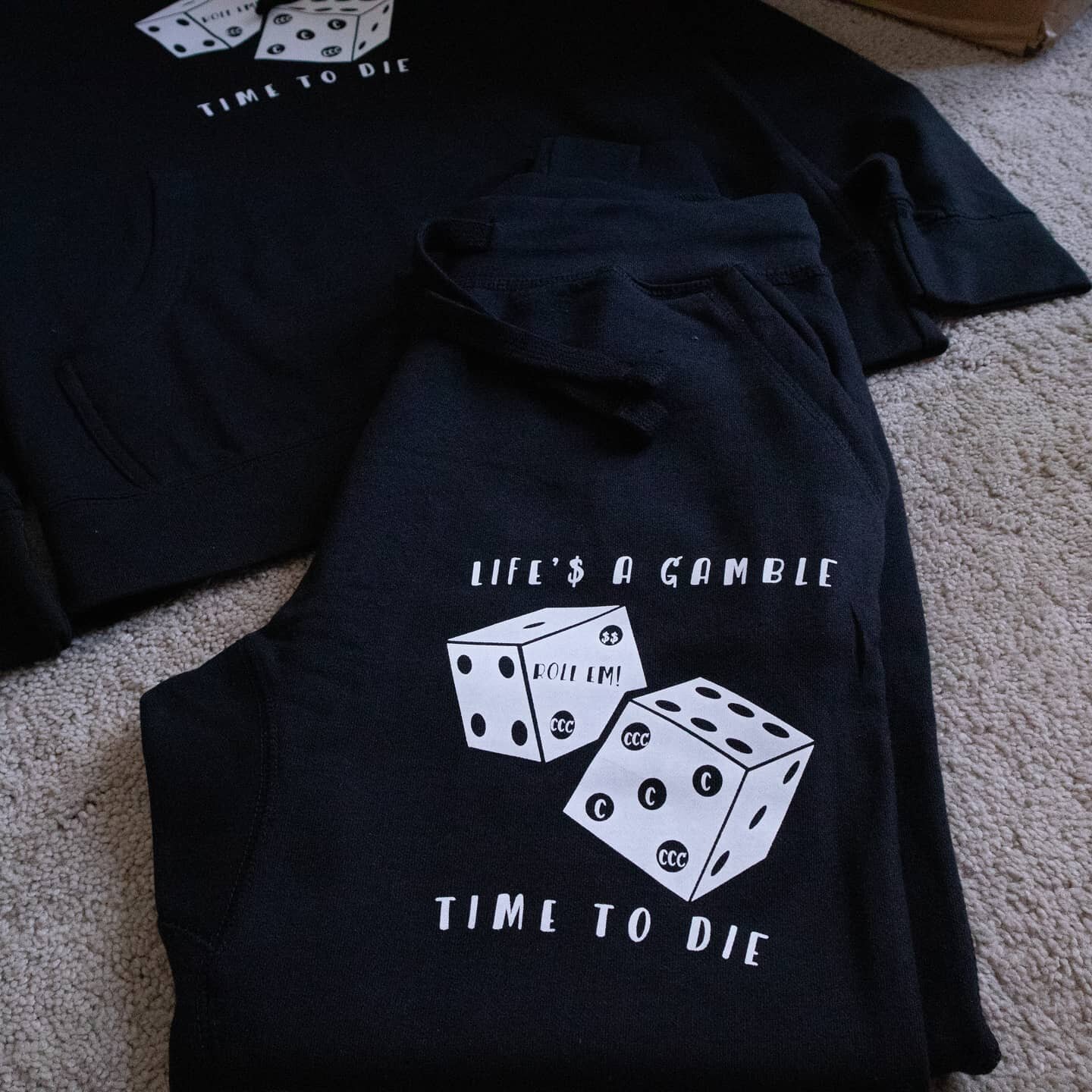 Feeling lucky? Roll the dice in the NEW TTD jogger sweatpants and hoodie set☠🎲☠
.
.
.
.
.
.
 #streetwear #newproducts #ccc #joggers #winter #gamble #shopsmall #virgina #sweatpants #worldwide #blackandwhite #dice #money #riskitforthebiscuit #like4lik
