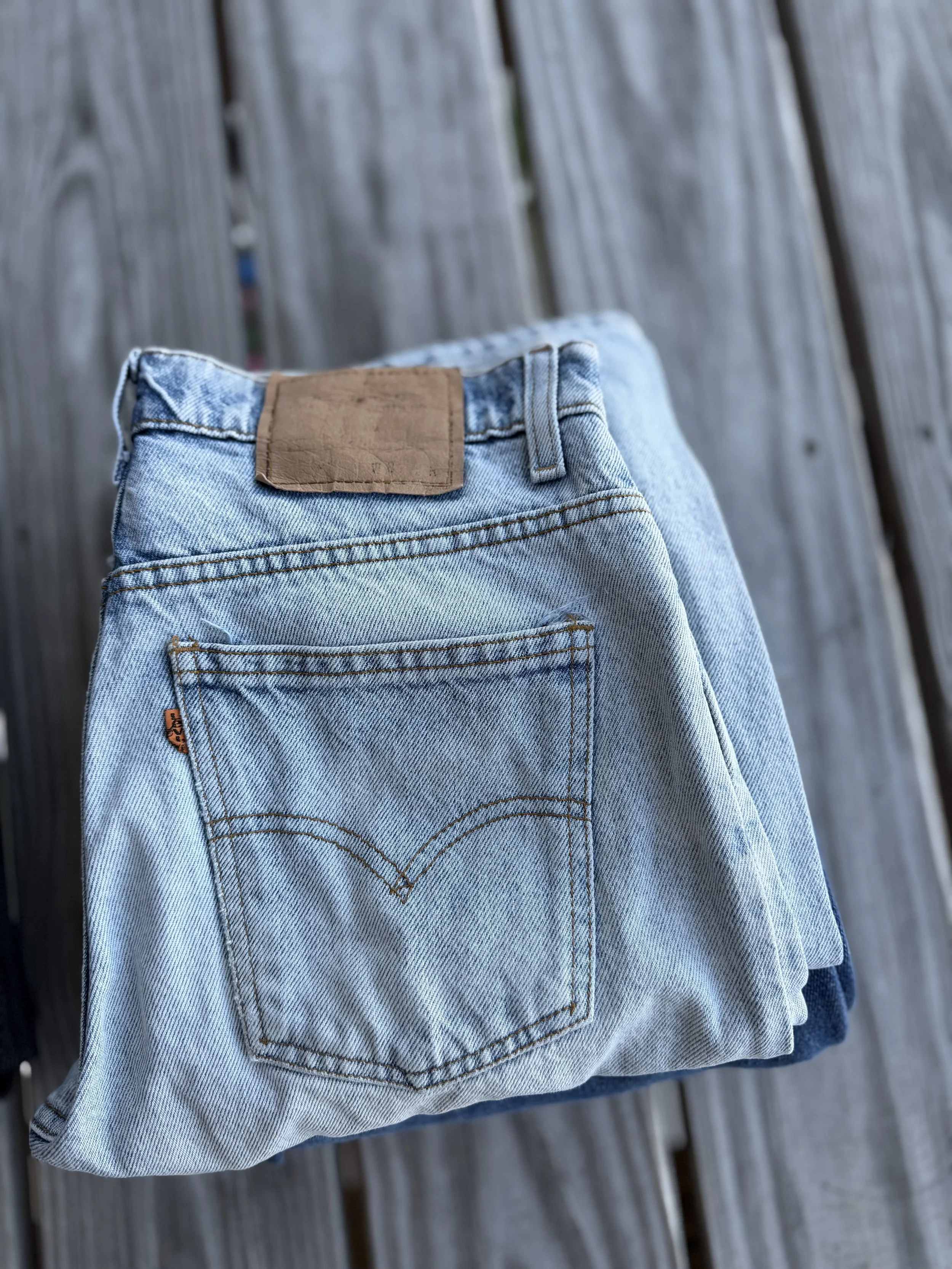 Orange Tag 550 relaxed light washed Levi Jeans (28x30)