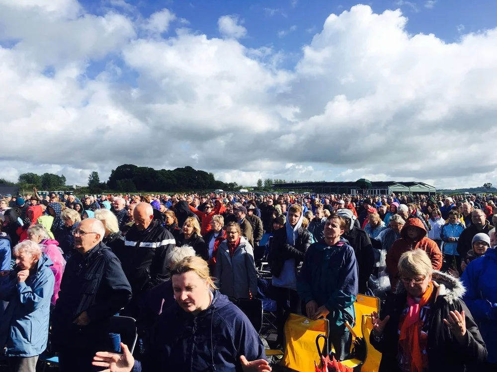 crowd1.jpg