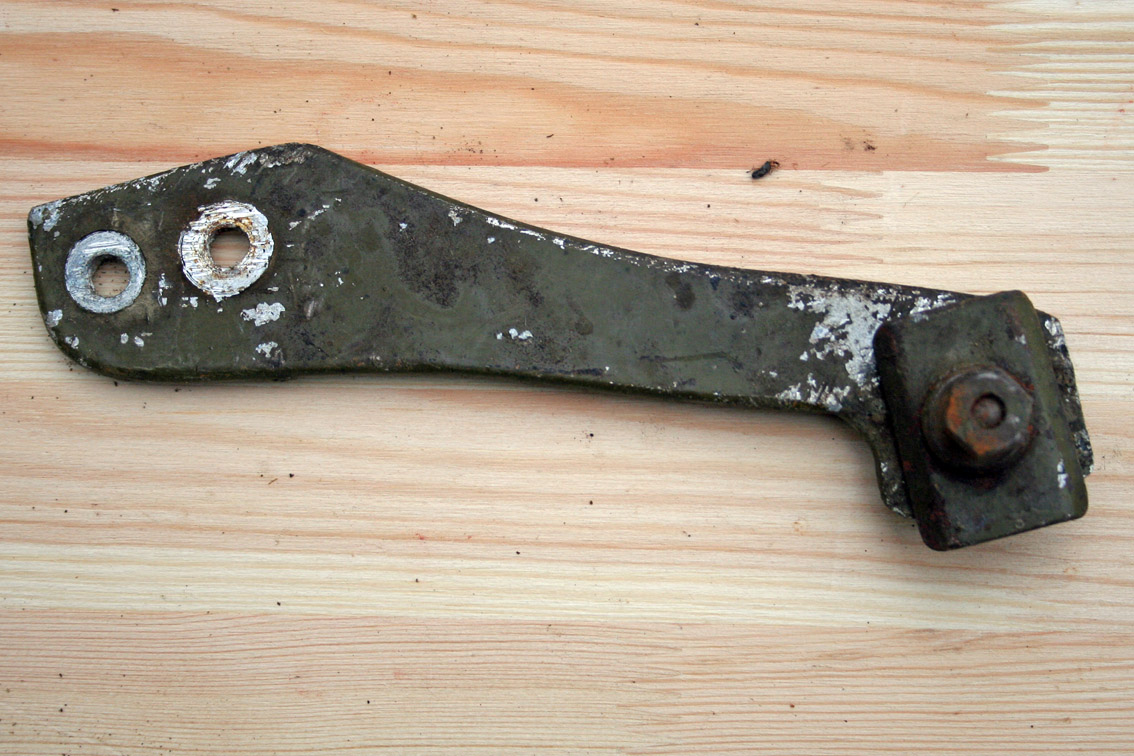 Heller ikke denne aluminiumsdelen kjenner vi plasseringen til enda, ser ut som den kan være en vaierføring.