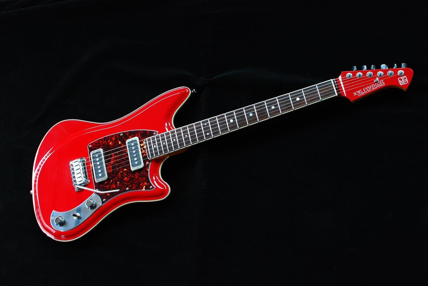 This Dakota Red Magretti is on its way to @themusicemporium ! It features a swamp ash body, birdseye maple neck and custom Gemini LM (large magnet) single coils&diams;️♨️🪓🧨
.
.
.
.
.
#guitar #guitarist #guitarplayer #guitars #guitarsolo #guitarsdai