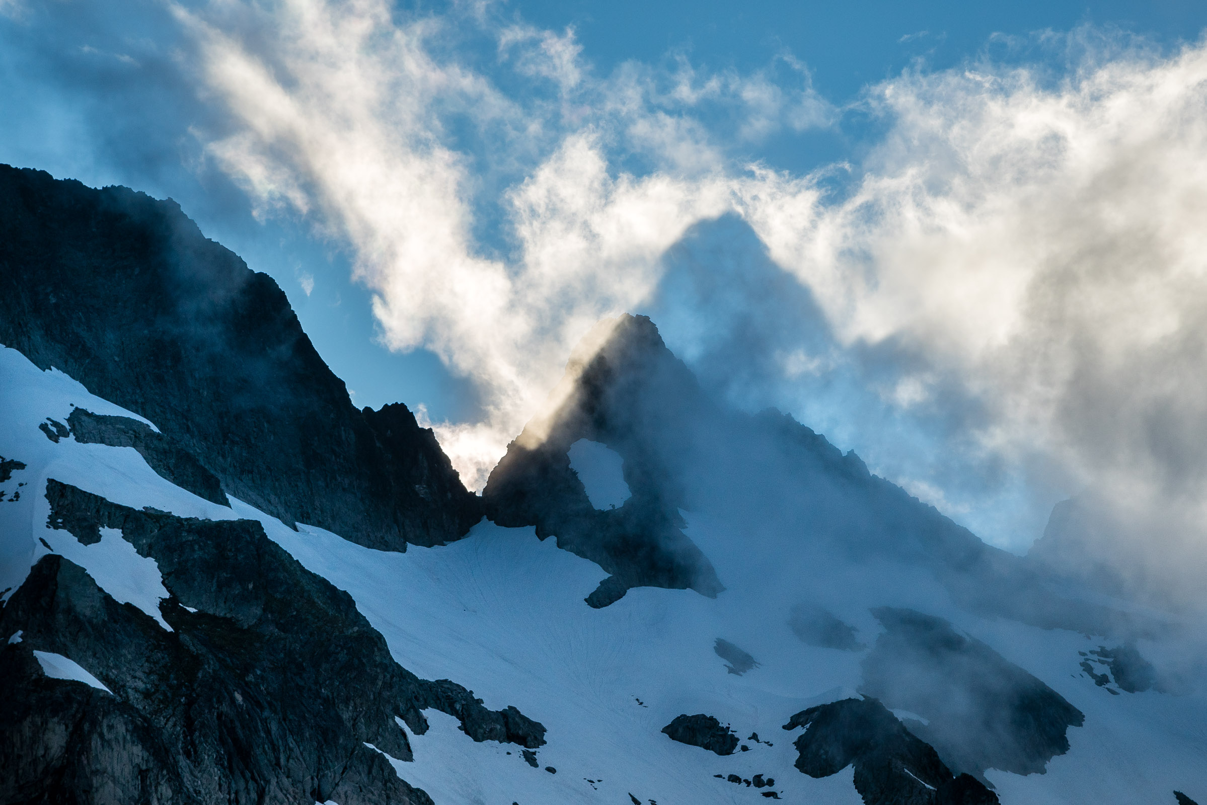  Adventures: Mountaineering and scenery of the Ptarmigan Traverse, a 35 mile alpine traverse in the North Cascades of Washington State 