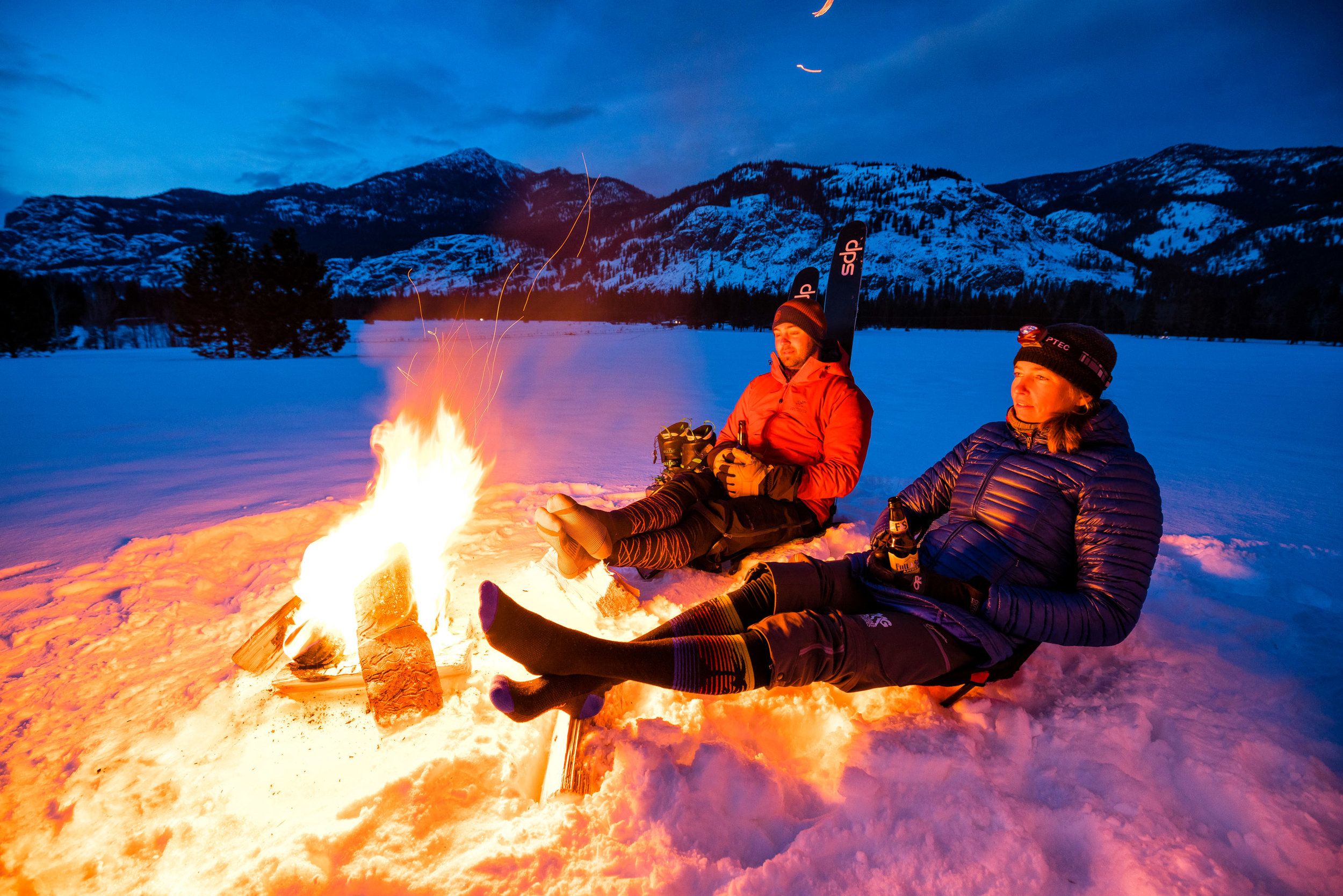  Lifestyle: A couple relaxing after a backcountry ski tour in the Methow Valley, Washington 