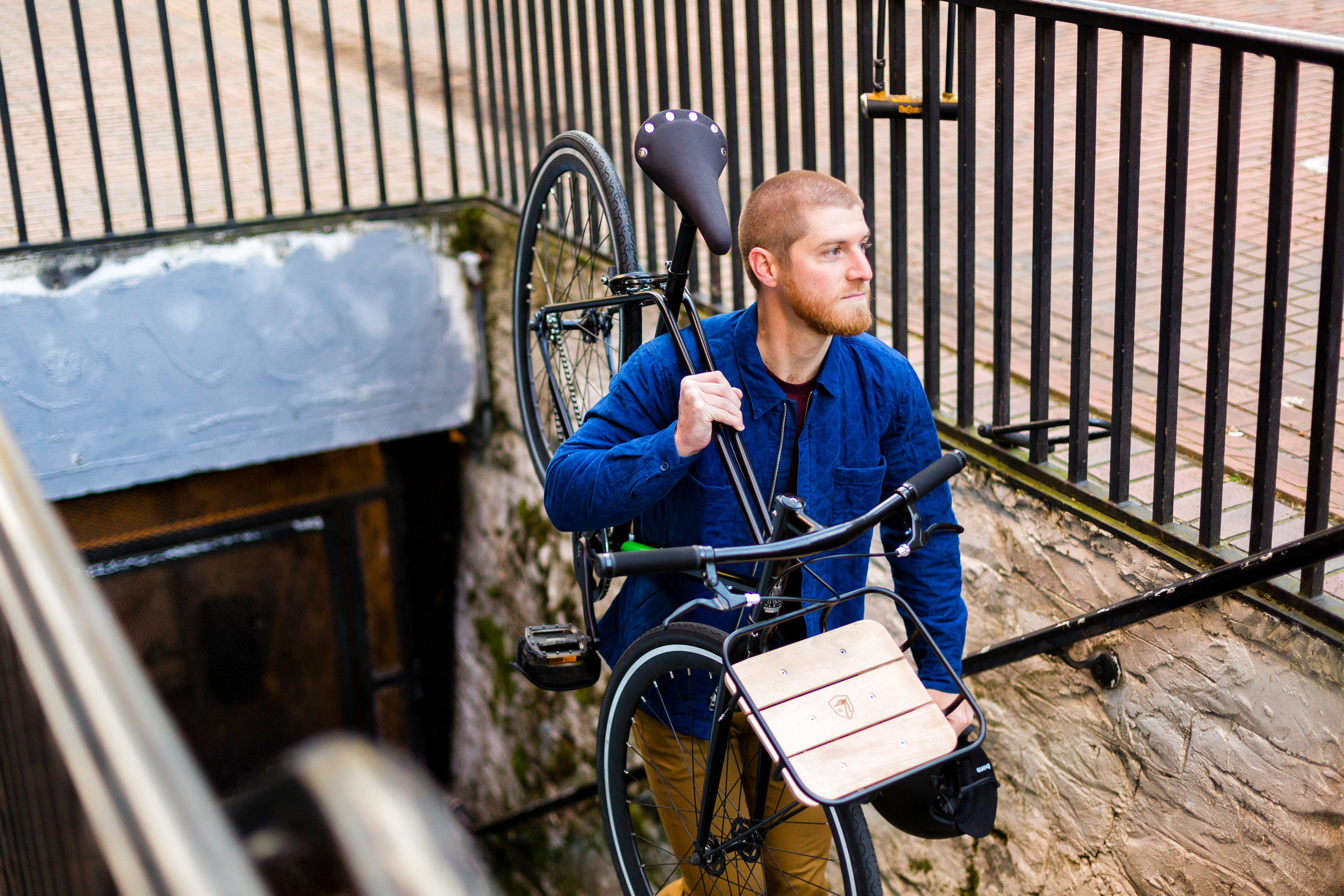  Lifestyle: Urban lifestyle and biking in Pioneer Square, downtown Seattle, Washington 