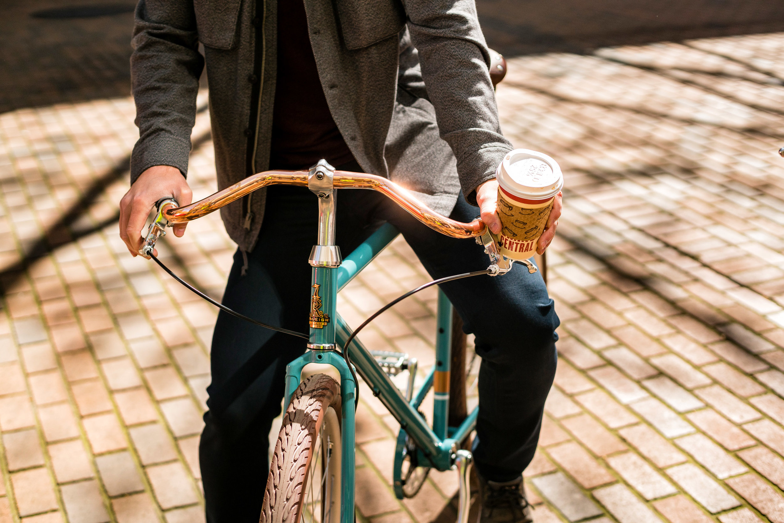  Lifestyle: Urban lifestyle and biking in Pioneer Square, downtown Seattle, Washington 