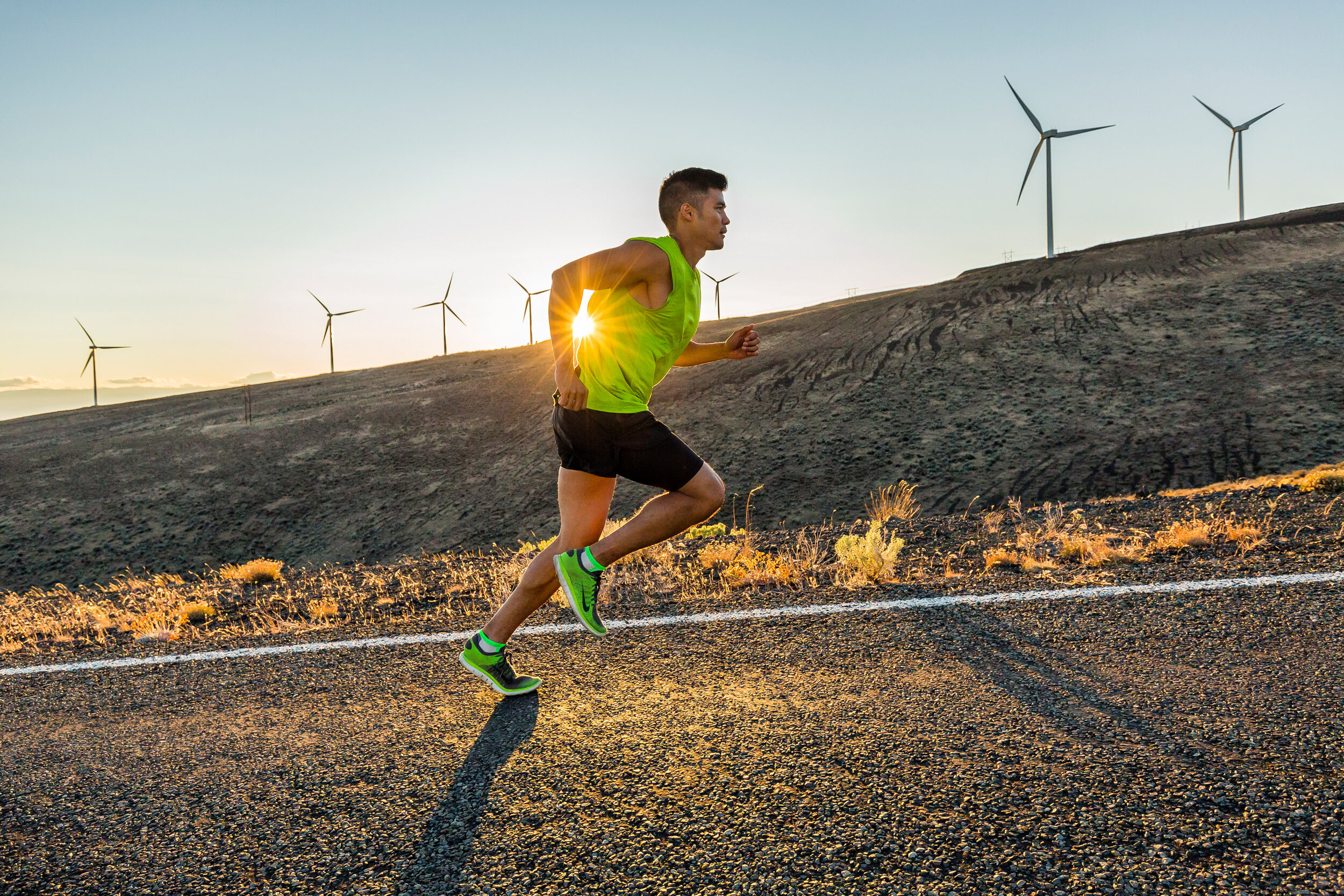  Fitness: Andrew Ignacio road running in the desert through Whiskey Dick wildlife refuge, Vantage, Washington 