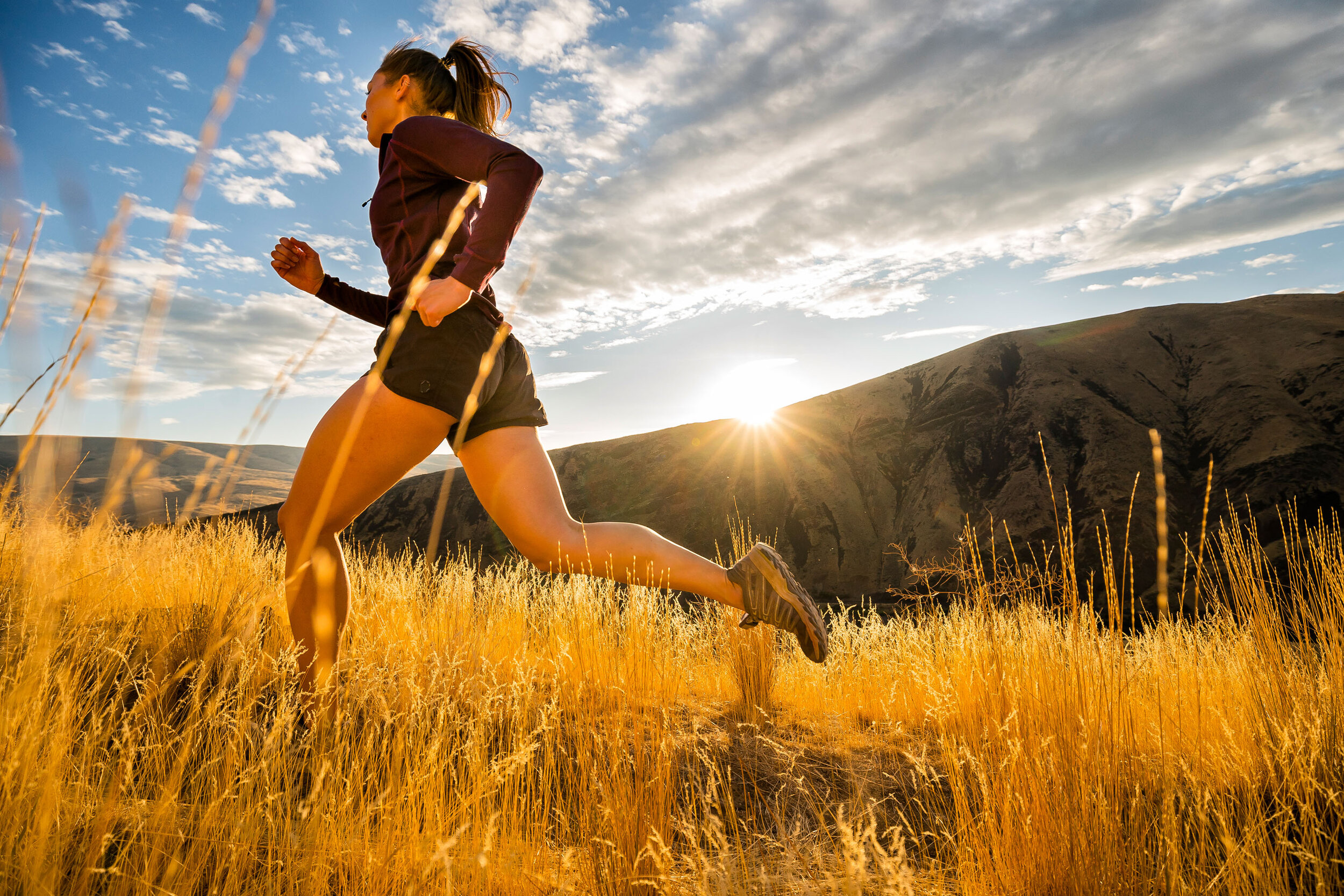  Adventure: Roslyn Luke trail running in late summer in Yakima Canyon, Washington 