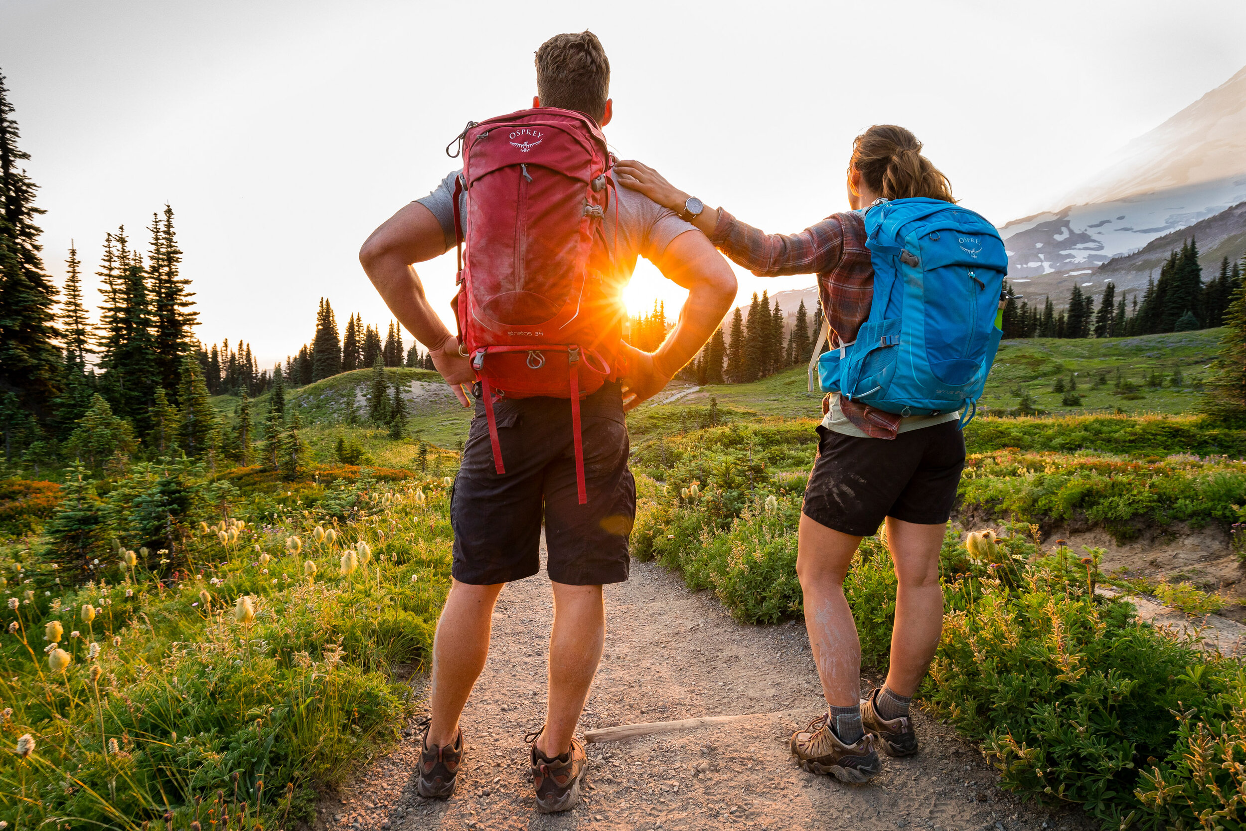  Adventure: Michael Hildebrand and Holly Johnson take a break to enjoy the sunset while hiking in Mount Rainier National Park, Washington 