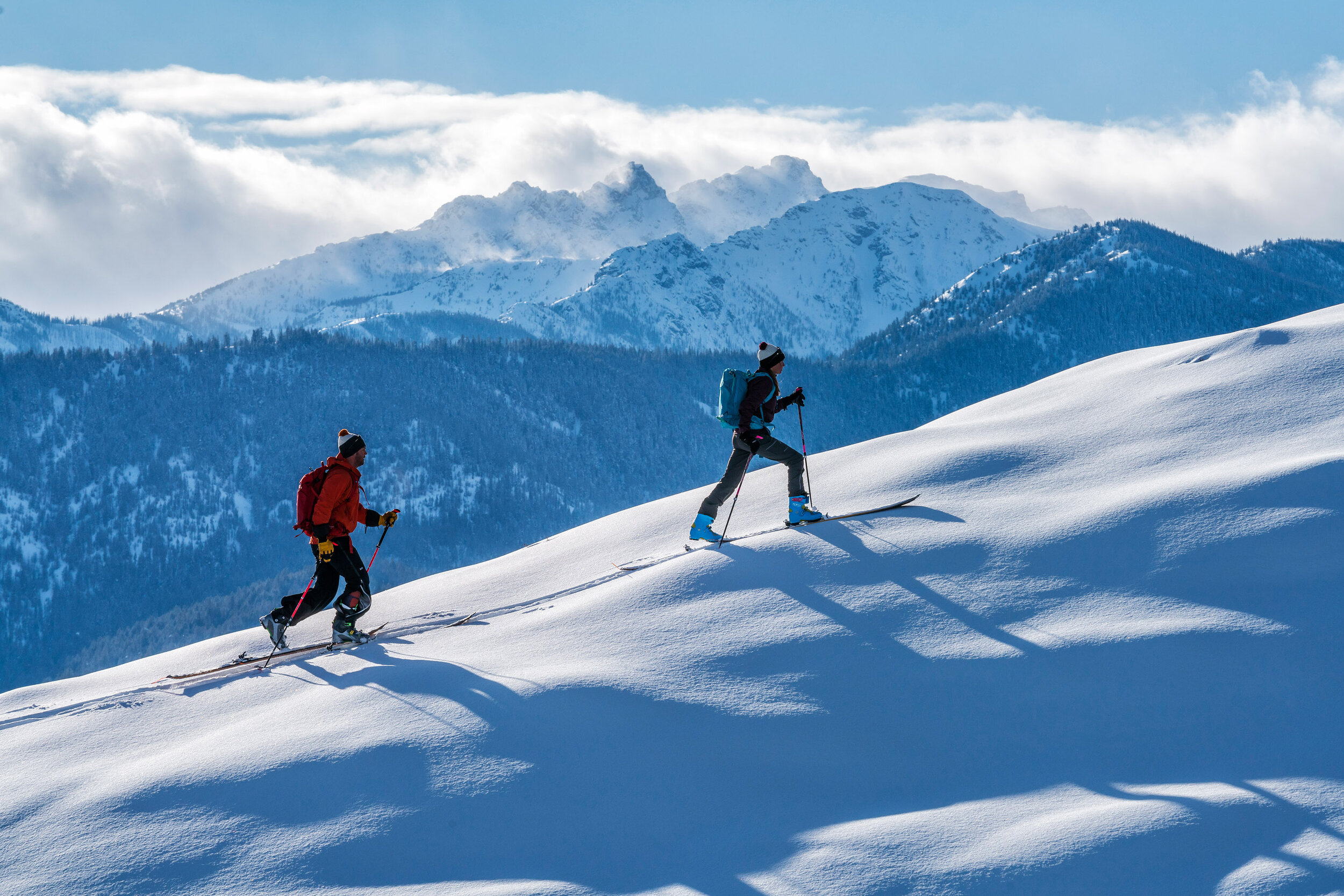  Adventure: Stephanie Williams and Dave Summers backcountry ski touring in the Methow Valley on a sunny winter day, Winthrop, Washington 