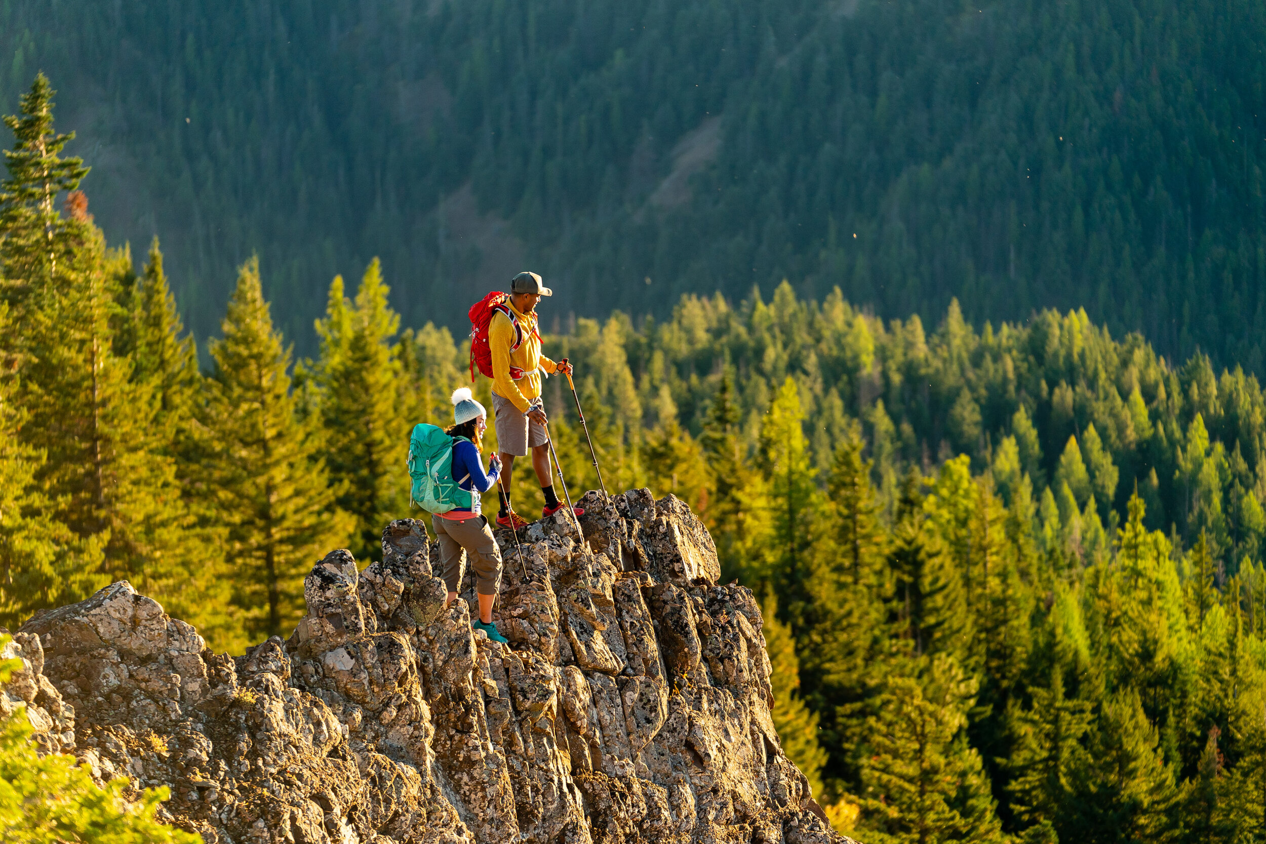  Lifestyle: Tim Cummings and Ariel Gliboff trail running on the Iron Bear trail in early Autumn, Central Cascades, Washington 