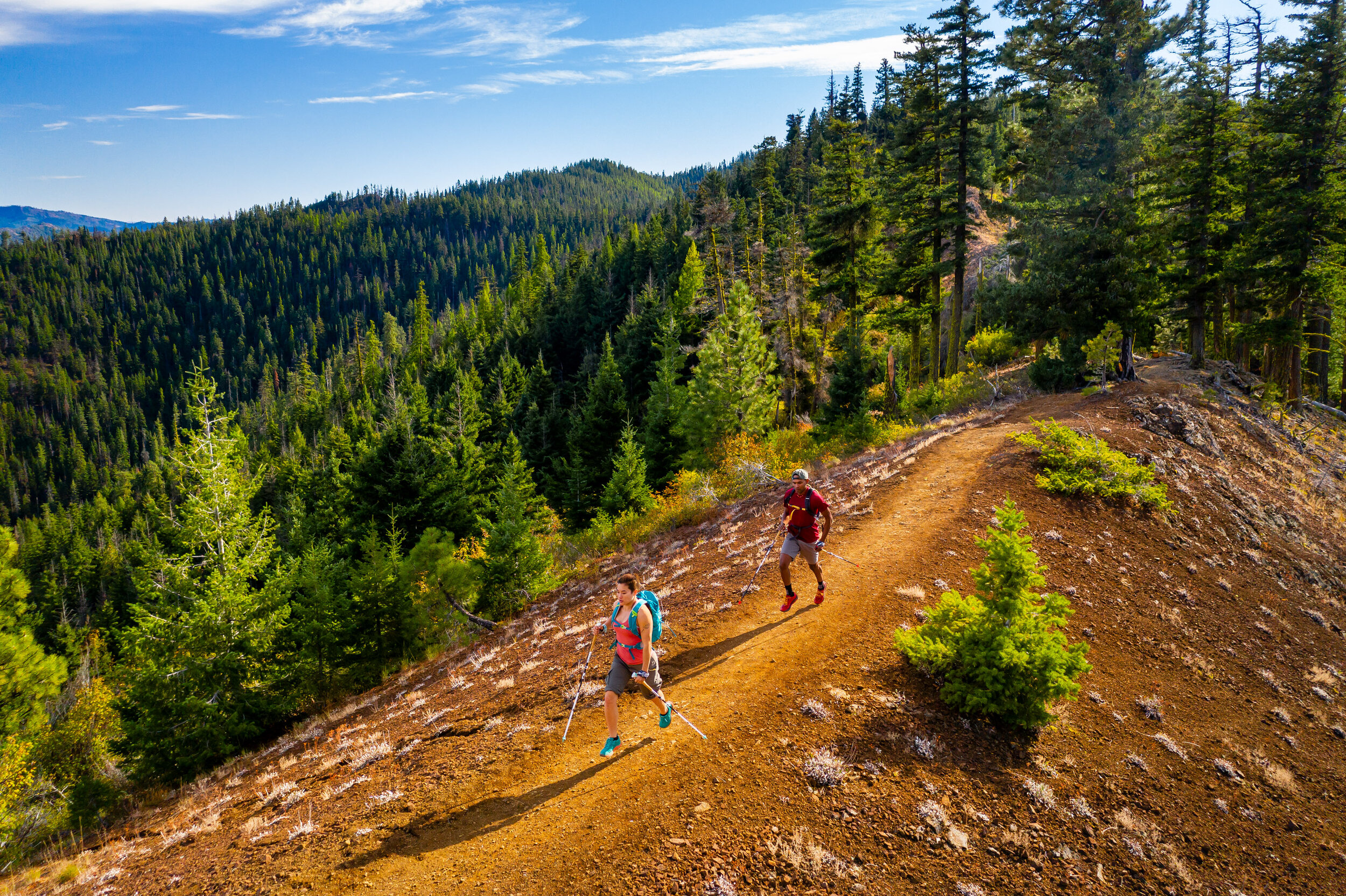  Lifestyle: Tim Cummings and Ariel Gliboff trail running on the Iron Bear trail in early Autumn, Central Cascades, Washington 