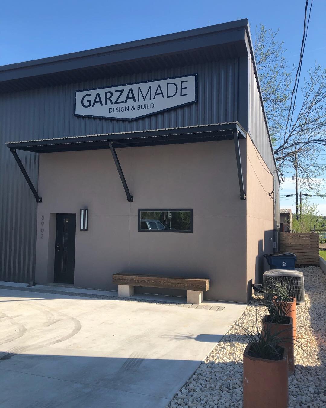 Our sign is up at the new workshop!
#garzamade #designandbuild #metalfabrication