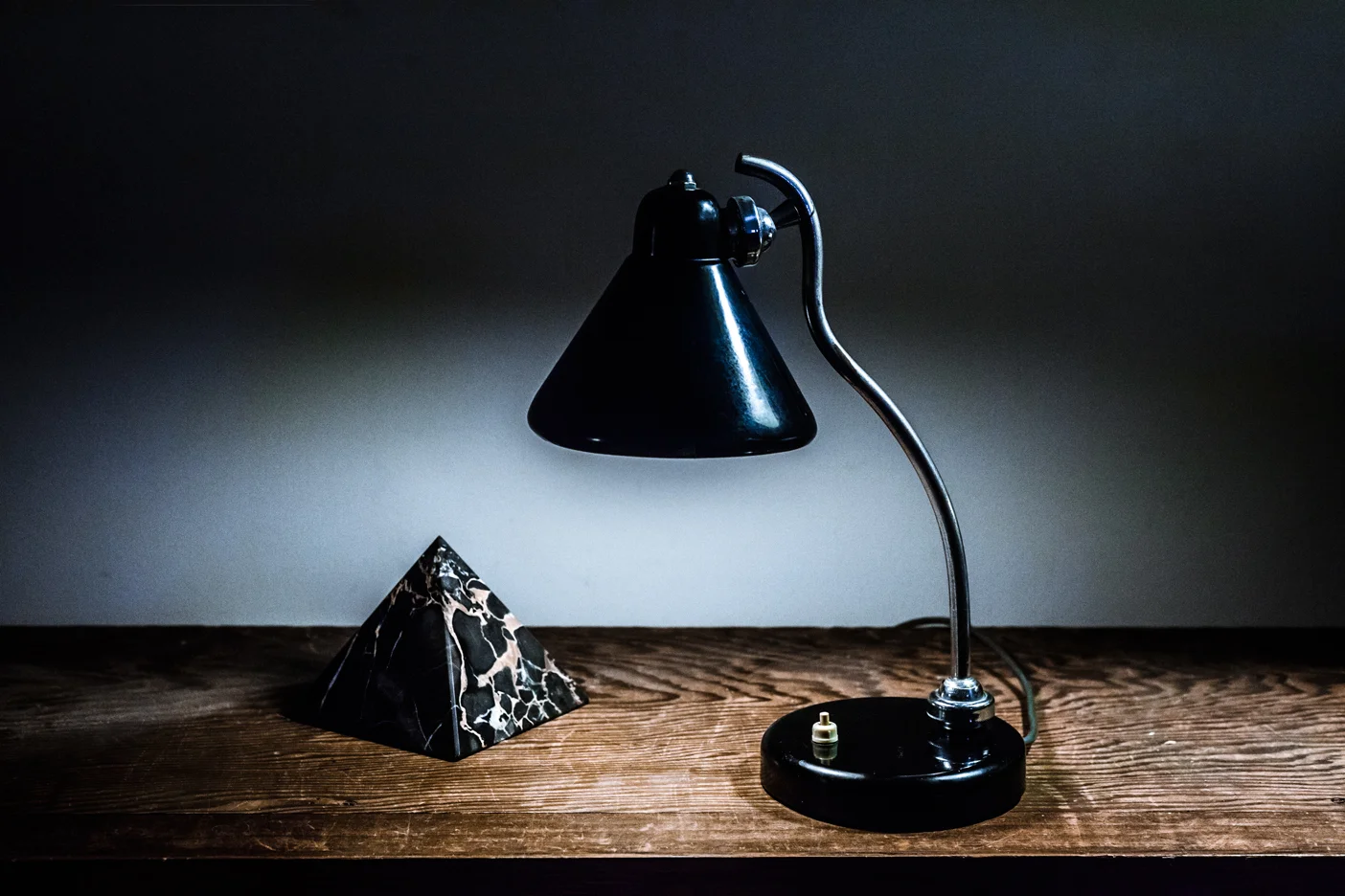 Vintage Italian Lamp in Black Metal and nickel plated wavy neck Italy 1950s