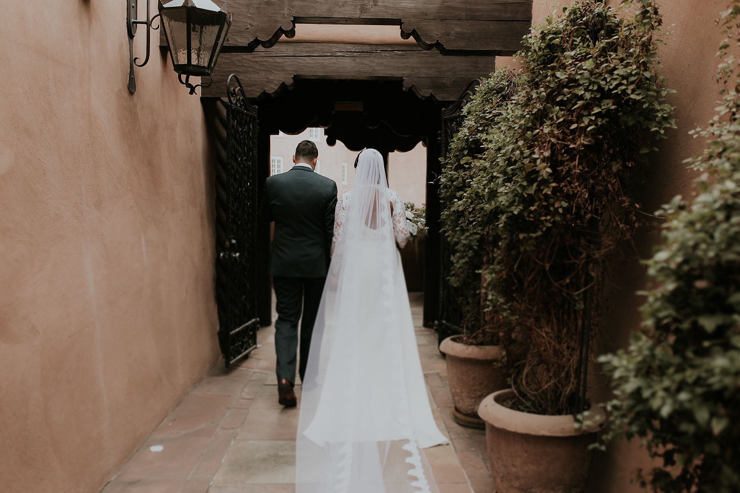 Alicia+lucia+photography+-+albuquerque+wedding+photographer+-+santa+fe+wedding+photography+-+new+mexico+wedding+photographer+-+new+mexico+engagement+-+la+fonda+new+mexico+wedding+-+la+fonda+fall+wedding_0054.jpg