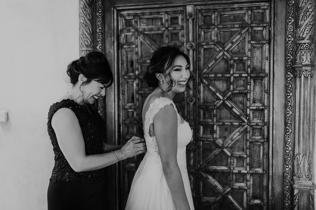 Alicia+lucia+photography+-+albuquerque+wedding+photographer+-+santa+fe+wedding+photography+-+new+mexico+wedding+photographer+-+taos+new+mexico+-+taos+wedding+-+el+monte+sagrado+wedding+-+winter+wedding_0022.jpg