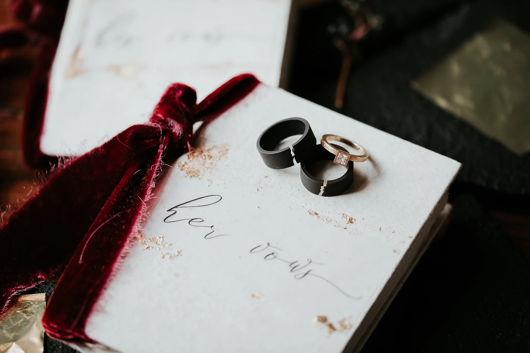 Alicia+lucia+photography+-+albuquerque+wedding+photographer+-+santa+fe+wedding+photography+-+new+mexico+wedding+photographer+-+new+mexico+wedding+-+santa+fe+wedding+-+albuquerque+wedding+-+wedding+rings+-+engagement+rings_0019.jpg