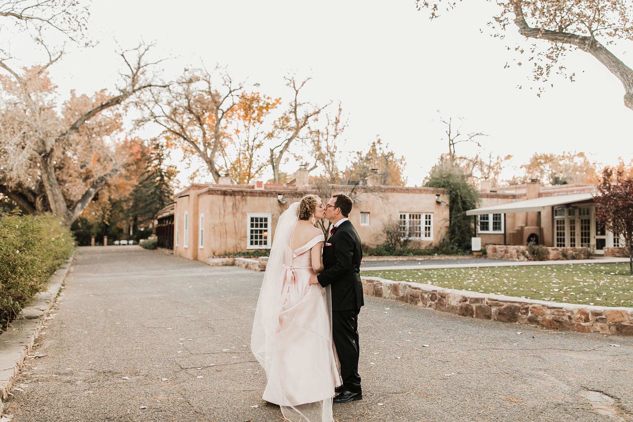 Alicia+lucia+photography+-+albuquerque+wedding+photographer+-+santa+fe+wedding+photography+-+new+mexico+wedding+photographer+-+albuquerque+wedding+-+santa+fe+wedding+-+wedding+gowns+-+non+traditional+wedding+gowns_0017.jpg