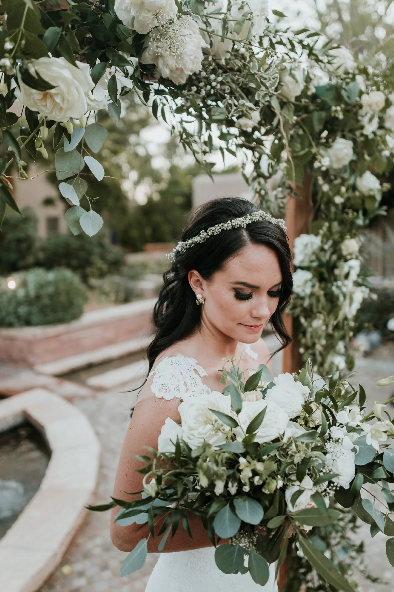 Alicia+lucia+photography+-+albuquerque+wedding+photographer+-+santa+fe+wedding+photography+-+new+mexico+wedding+photographer+-+wedding+ceremony+-+wedding+alter+-+floral+alter_0017.jpg