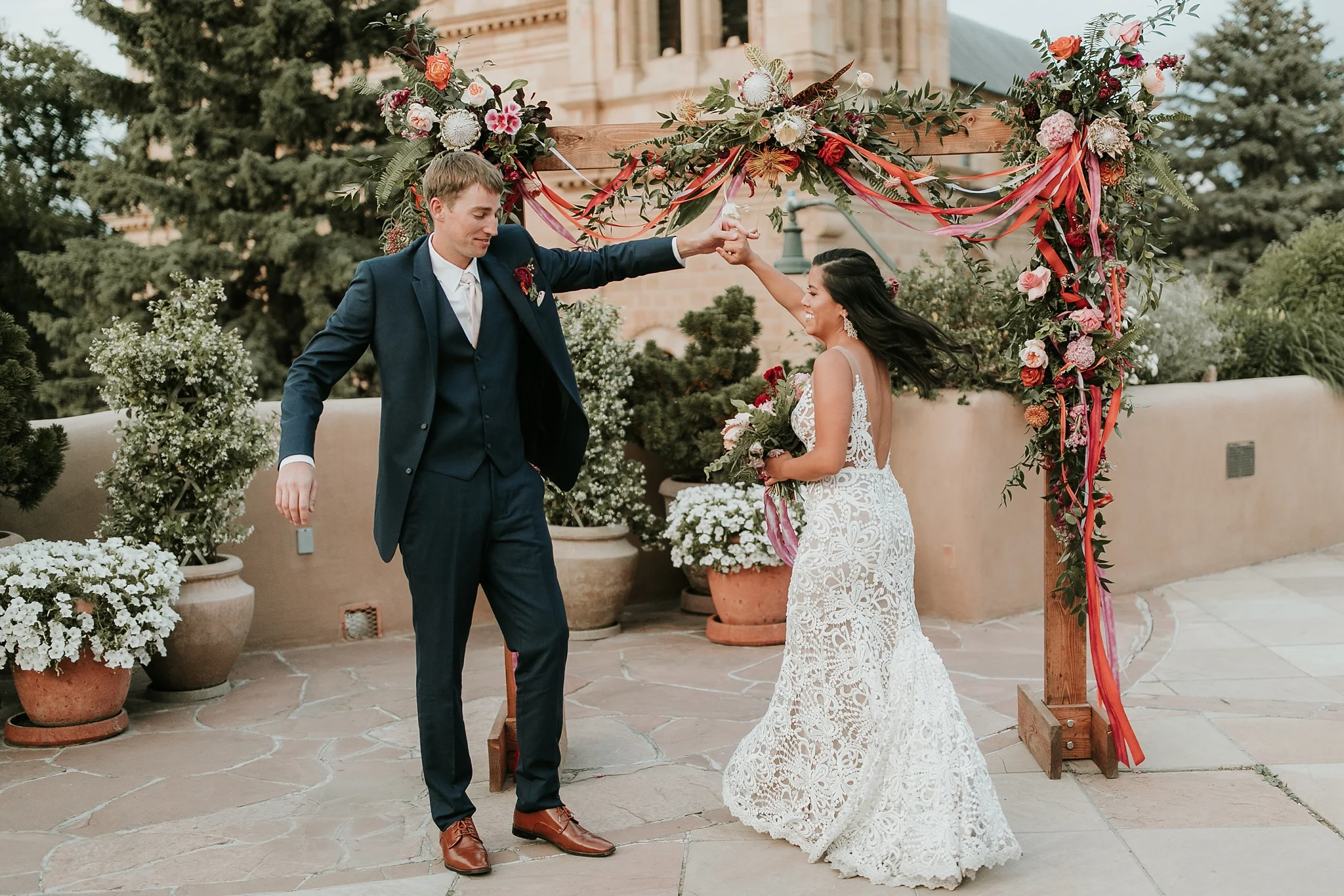 Alicia+lucia+photography+-+albuquerque+wedding+photographer+-+santa+fe+wedding+photography+-+new+mexico+wedding+photographer+-+wedding+ceremony+-+wedding+alter+-+floral+alter_0027.jpg
