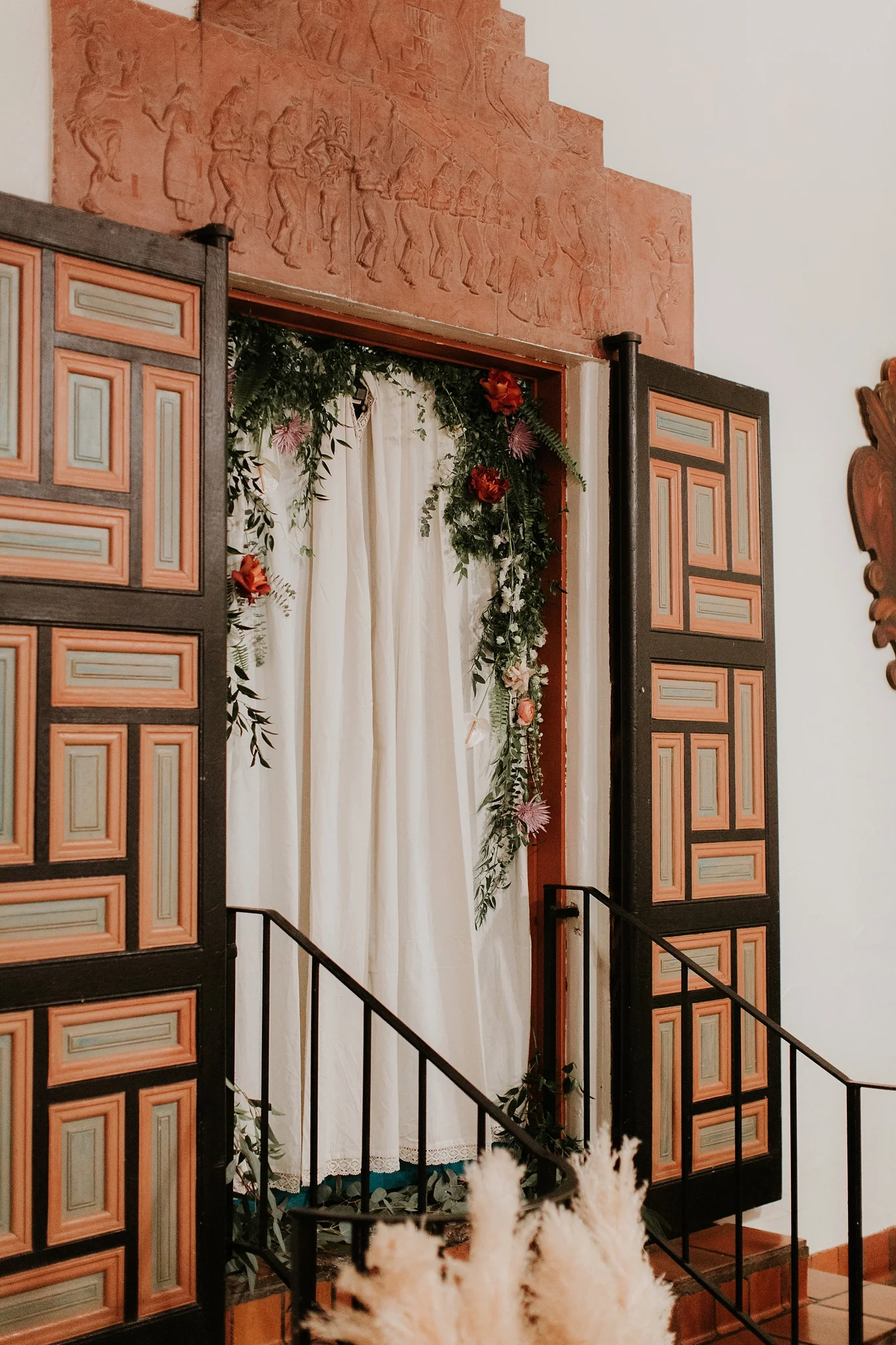 Alicia+lucia+photography+-+albuquerque+wedding+photographer+-+santa+fe+wedding+photography+-+new+mexico+wedding+photographer+-+wedding+ceremony+-+wedding+alter+-+floral+alter_0056.jpg