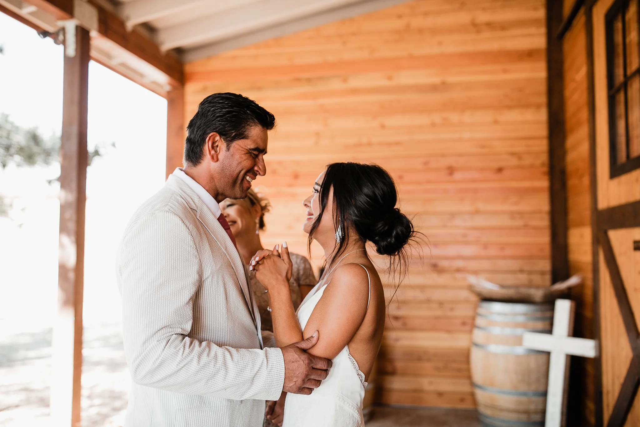Alicia+lucia+photography+-+albuquerque+wedding+photographer+-+santa+fe+wedding+photography+-+new+mexico+wedding+photographer+-+new+mexico+wedding+-+new+mexico+wedding+-+barn+wedding+-+enchanted+vine+barn+wedding+-+ruidoso+wedding_0063.jpg