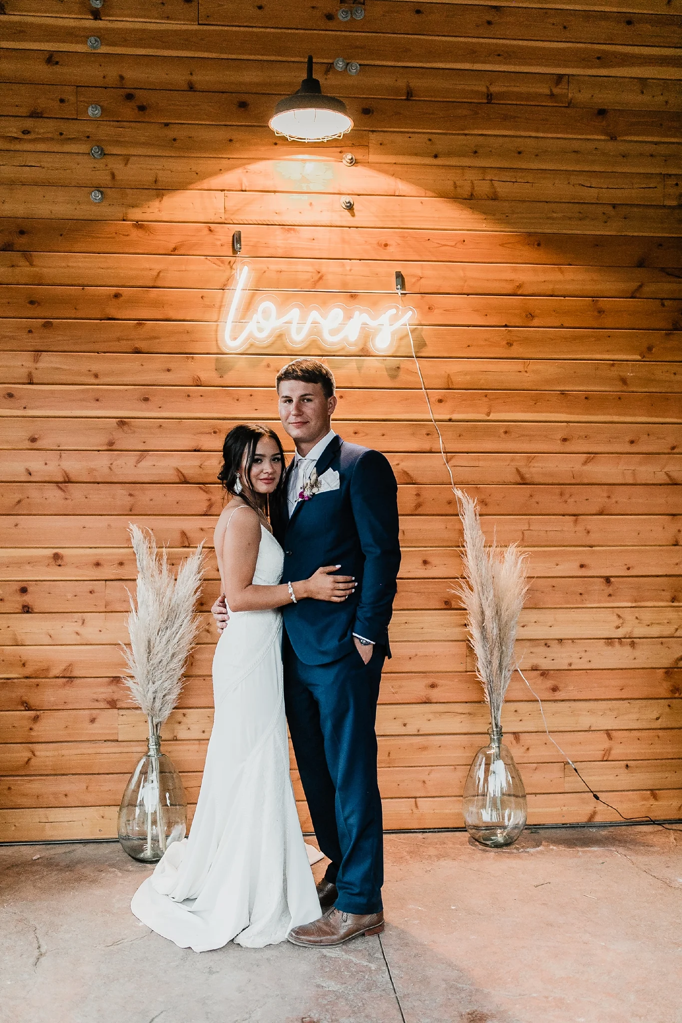 Alicia+lucia+photography+-+albuquerque+wedding+photographer+-+santa+fe+wedding+photography+-+new+mexico+wedding+photographer+-+new+mexico+wedding+-+new+mexico+wedding+-+barn+wedding+-+enchanted+vine+barn+wedding+-+ruidoso+wedding_0156.jpg