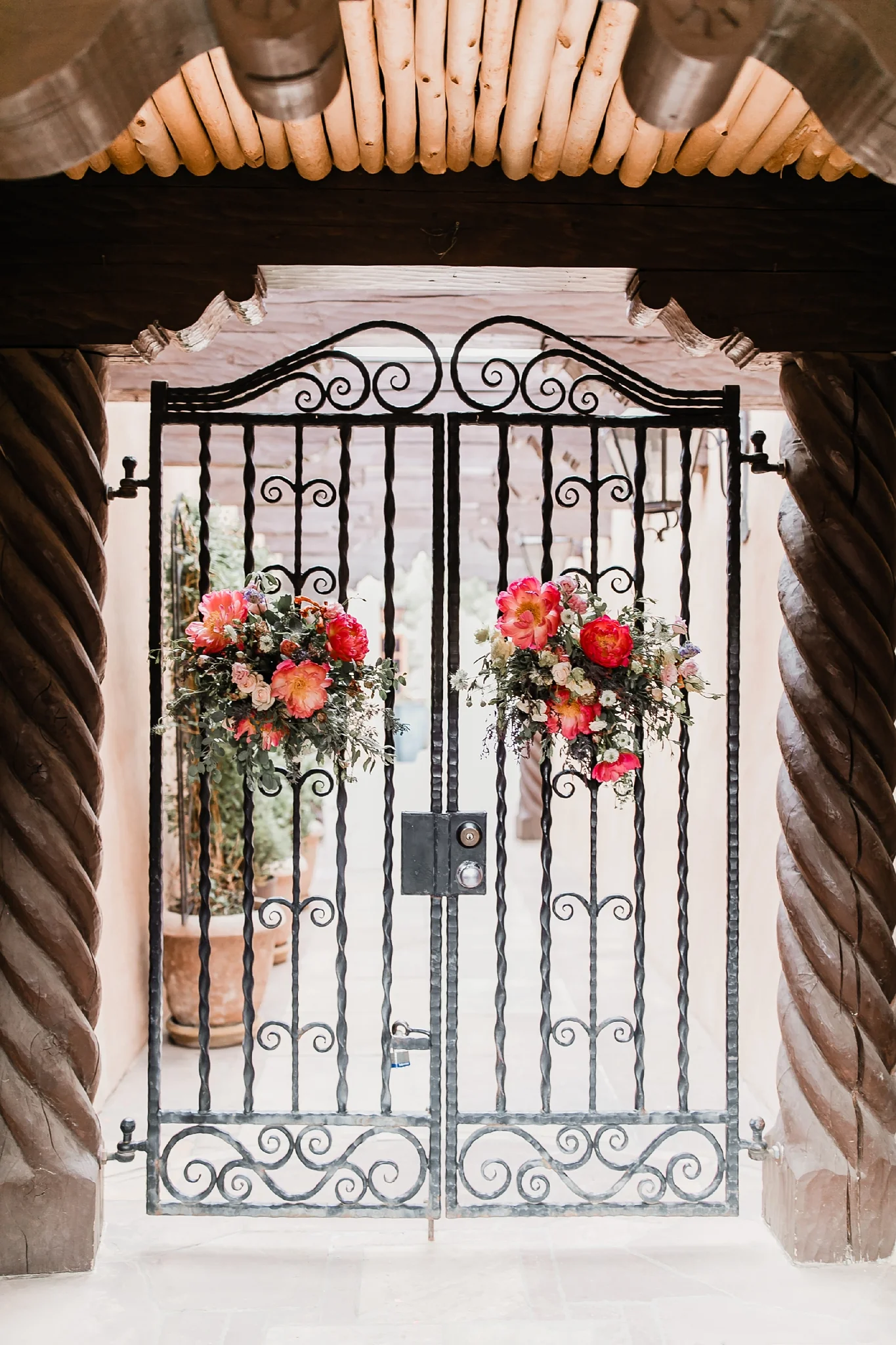 Alicia+lucia+photography+-+albuquerque+wedding+photographer+-+santa+fe+wedding+photography+-+new+mexico+wedding+photographer+-+new+mexico+wedding+-+summer+wedding+-+summer+wedding+florals+-+southwest+wedding_0050.jpg