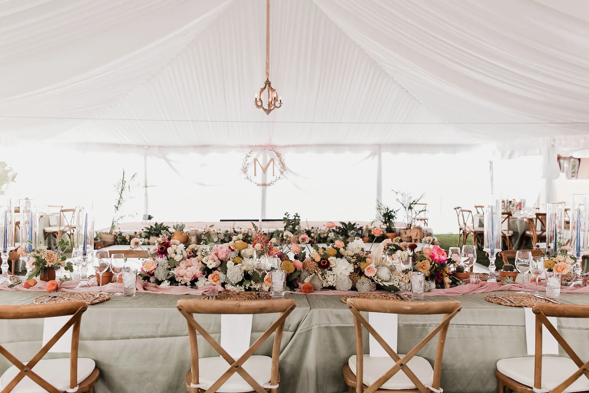 Alicia+lucia+photography+-+albuquerque+wedding+photographer+-+santa+fe+wedding+photography+-+new+mexico+wedding+photographer+-+new+mexico+wedding+-+summer+wedding+-+summer+wedding+florals+-+southwest+wedding_0081.jpg