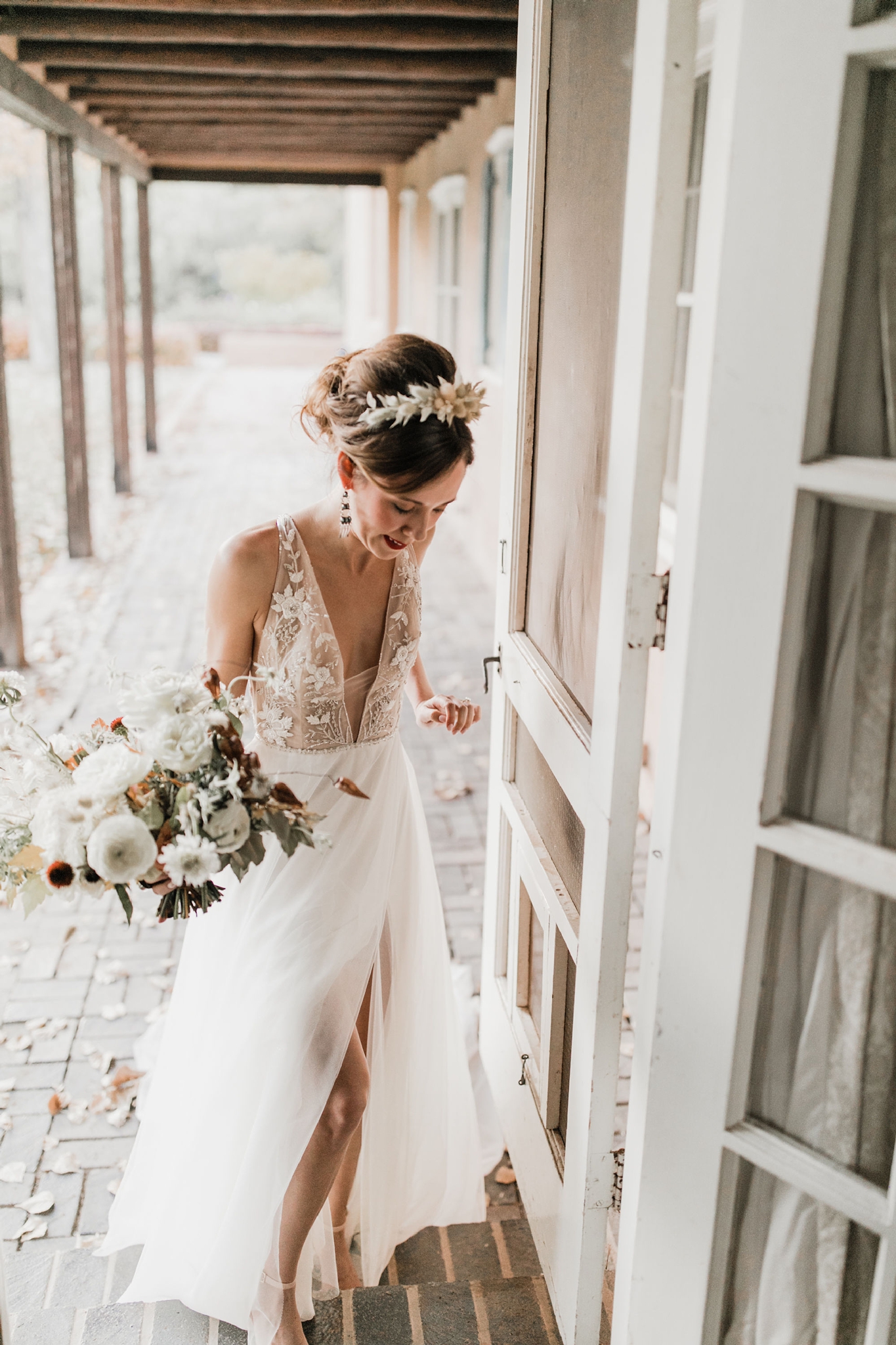 Alicia+lucia+photography+-+albuquerque+wedding+photographer+-+santa+fe+wedding+photography+-+new+mexico+wedding+photographer+-+new+mexico+wedding+-+wedding+gowns+-+bridal+gowns+-+a+line+wedding+gown_0003.jpg