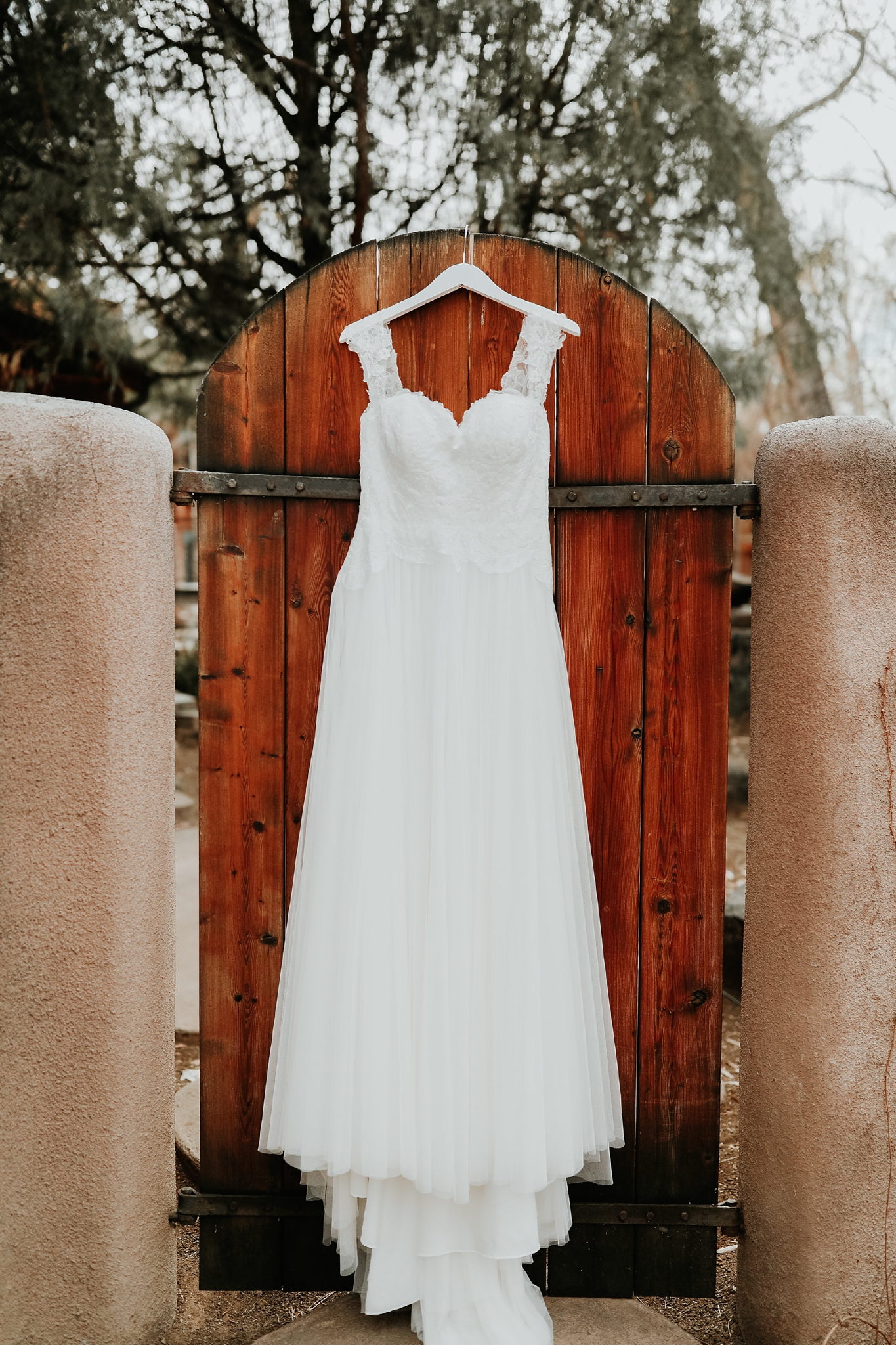 Alicia+lucia+photography+-+albuquerque+wedding+photographer+-+santa+fe+wedding+photography+-+new+mexico+wedding+photographer+-+new+mexico+wedding+-+wedding+gowns+-+bridal+gowns+-+a+line+wedding+gown_0035.jpg