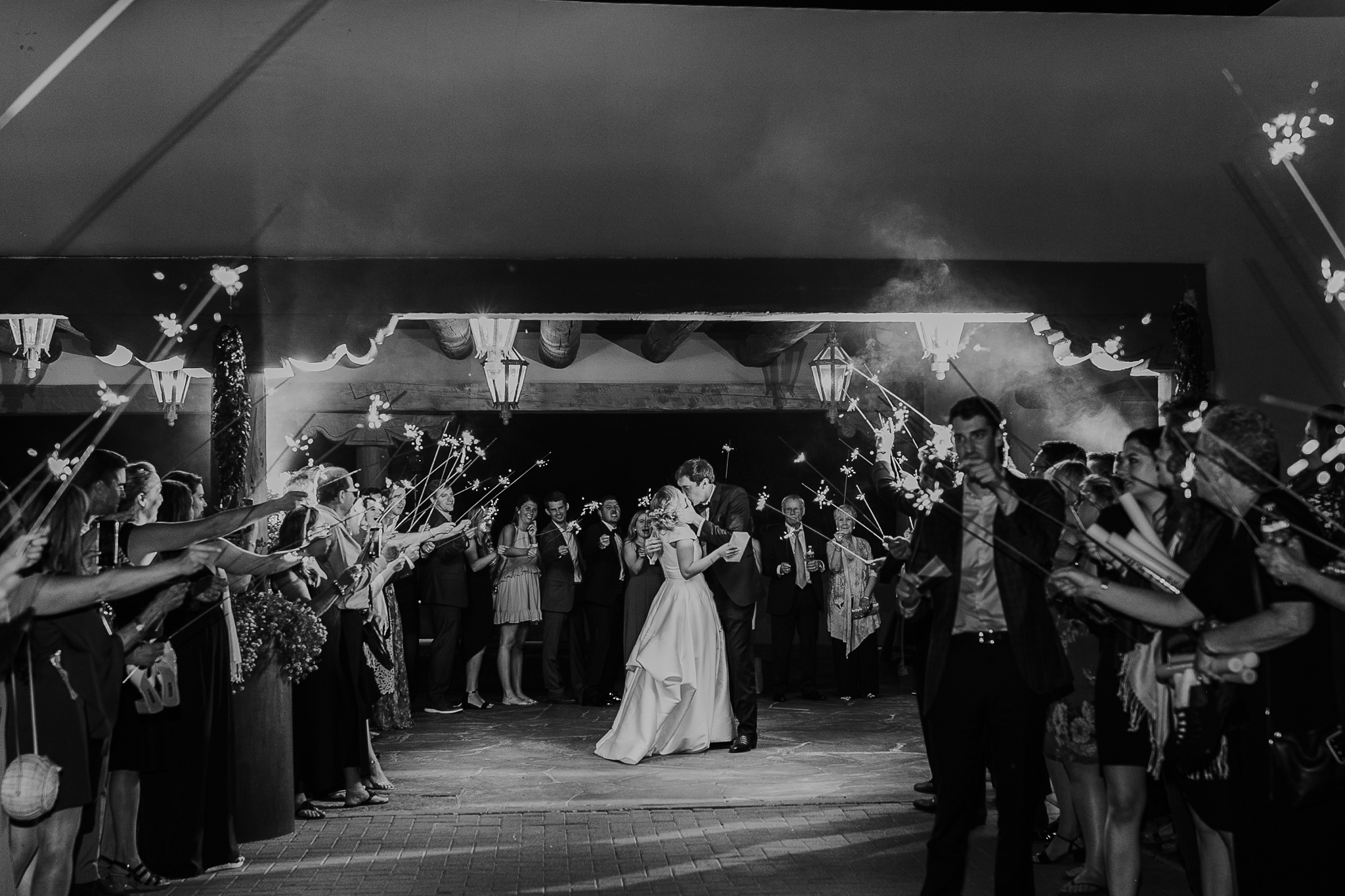 Alicia+lucia+photography+-+albuquerque+wedding+photographer+-+santa+fe+wedding+photography+-+new+mexico+wedding+photographer+-+new+mexico+wedding+-+las+campanas+wedding+-+santa+fe+wedding+-+maximalist+wedding+-+destination+wedding_0164.jpg