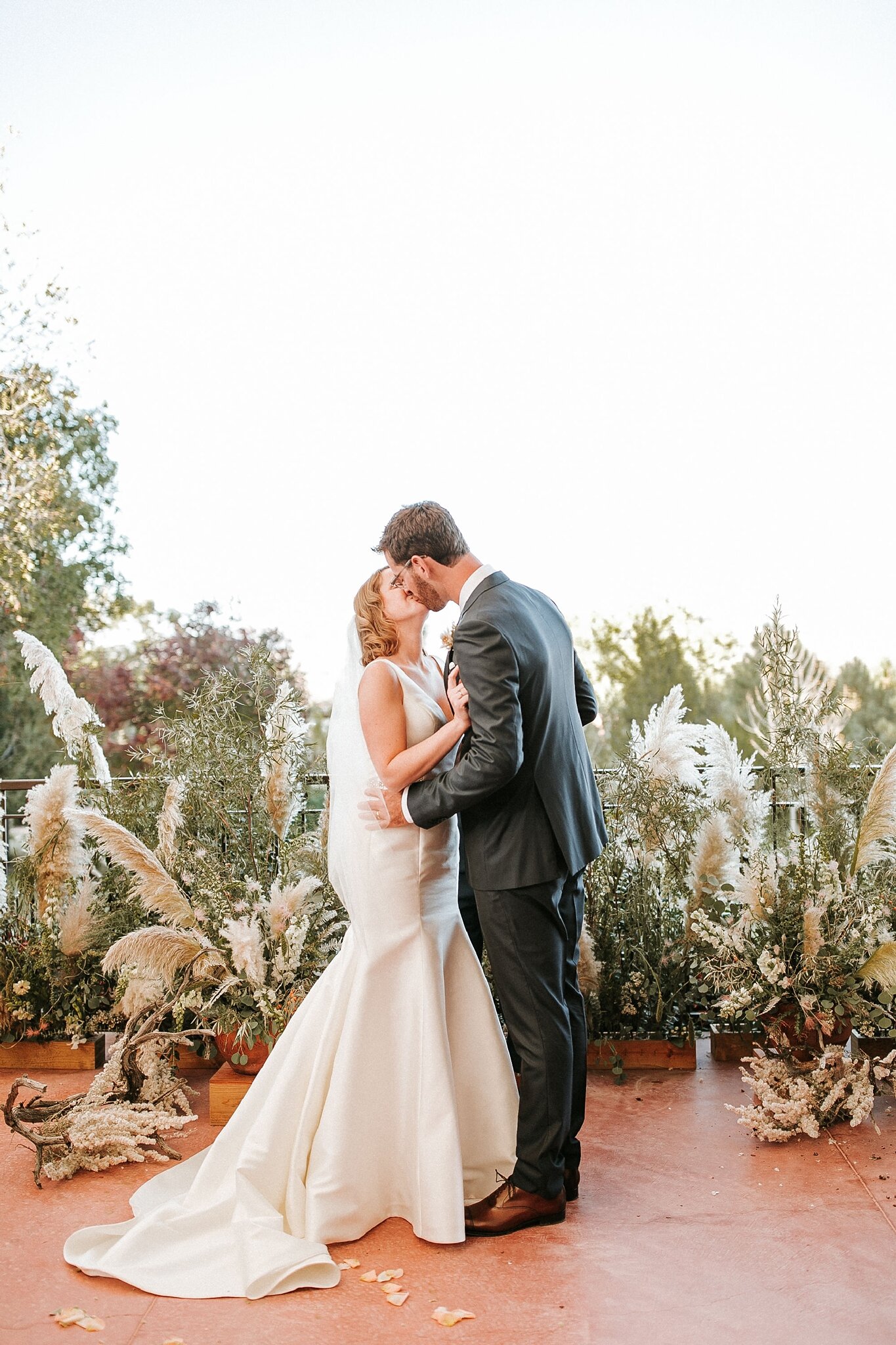 Alicia+lucia+photography+-+albuquerque+wedding+photographer+-+santa+fe+wedding+photography+-+new+mexico+wedding+photographer+-+new+mexico+wedding+-+wedding+gowns+-+trumpet+wedding+gown+-+bridal+gowns_0014.jpg