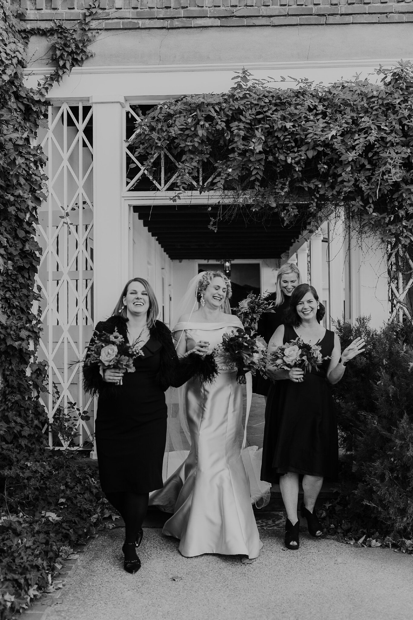 Alicia+lucia+photography+-+albuquerque+wedding+photographer+-+santa+fe+wedding+photography+-+new+mexico+wedding+photographer+-+new+mexico+wedding+-+wedding+gowns+-+trumpet+wedding+gown+-+bridal+gowns_0045.jpg