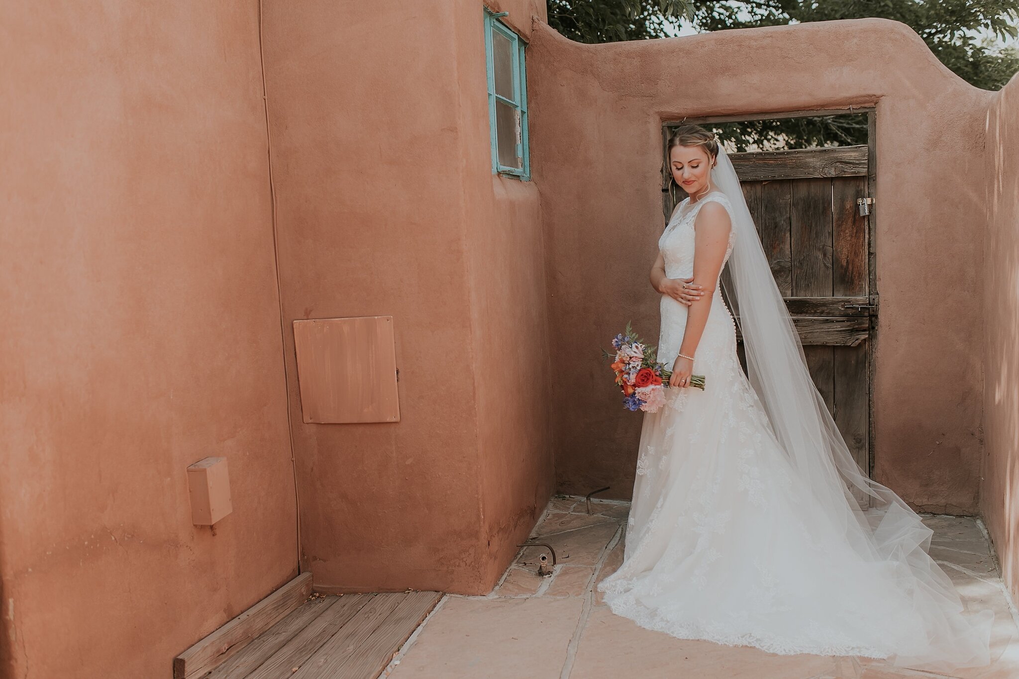 Alicia+lucia+photography+-+albuquerque+wedding+photographer+-+santa+fe+wedding+photography+-+new+mexico+wedding+photographer+-+new+mexico+wedding+-+wedding+gowns+-+trumpet+wedding+gown+-+bridal+gowns_0061.jpg