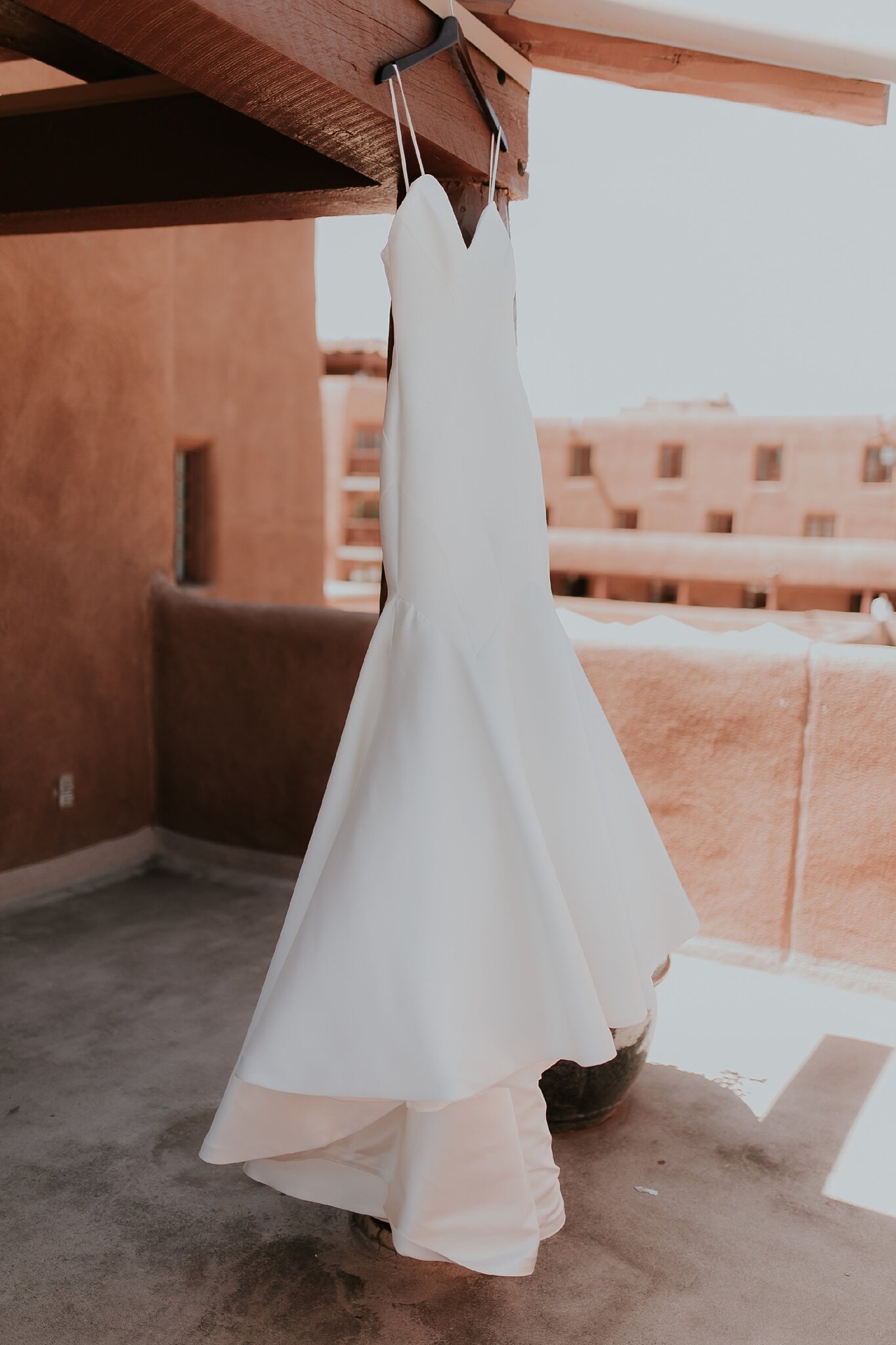 Alicia+lucia+photography+-+albuquerque+wedding+photographer+-+santa+fe+wedding+photography+-+new+mexico+wedding+photographer+-+new+mexico+wedding+-+wedding+gowns+-+trumpet+wedding+gown+-+bridal+gowns_0067.jpg