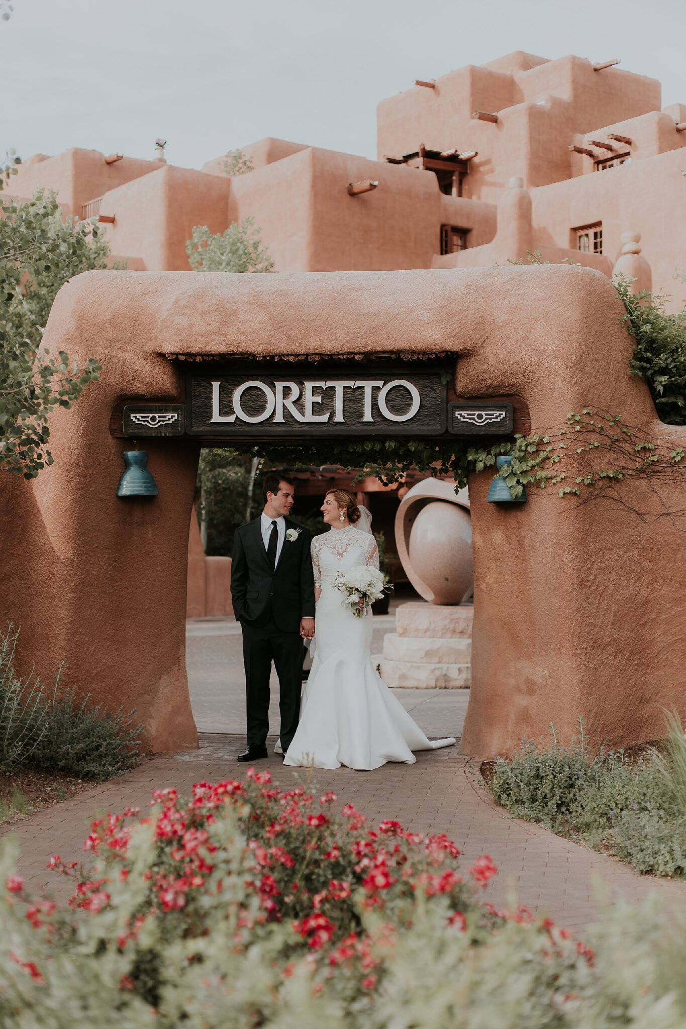 Alicia+lucia+photography+-+albuquerque+wedding+photographer+-+santa+fe+wedding+photography+-+new+mexico+wedding+photographer+-+new+mexico+wedding+-+wedding+gowns+-+trumpet+wedding+gown+-+bridal+gowns_0066.jpg