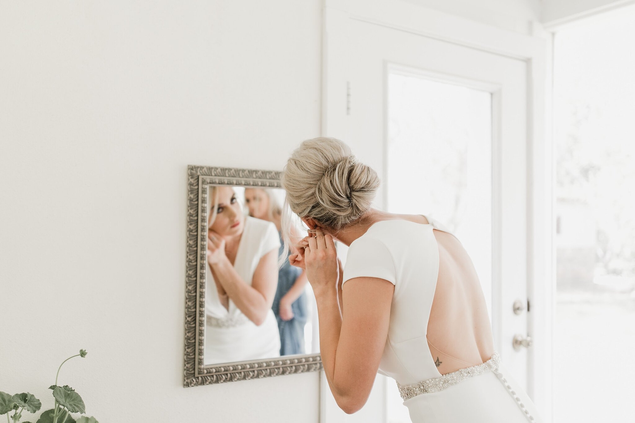 Alicia+lucia+photography+-+albuquerque+wedding+photographer+-+santa+fe+wedding+photography+-+new+mexico+wedding+photographer+-+new+mexico+wedding+-+bride+-+bridal+makeup+-+bridal+hair+-+bridal+inspo_0028.jpg