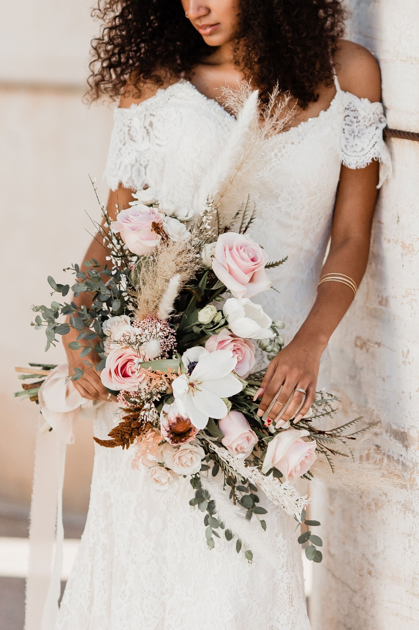 Alicia+lucia+photography+-+albuquerque+wedding+photographer+-+santa+fe+wedding+photography+-+new+mexico+wedding+photographer+-+new+mexico+wedding+-+southwest+wedding+-+destination+wedding+-+wedding+florals+-+pampas+grass+-+desert+wedding_0049.jpg