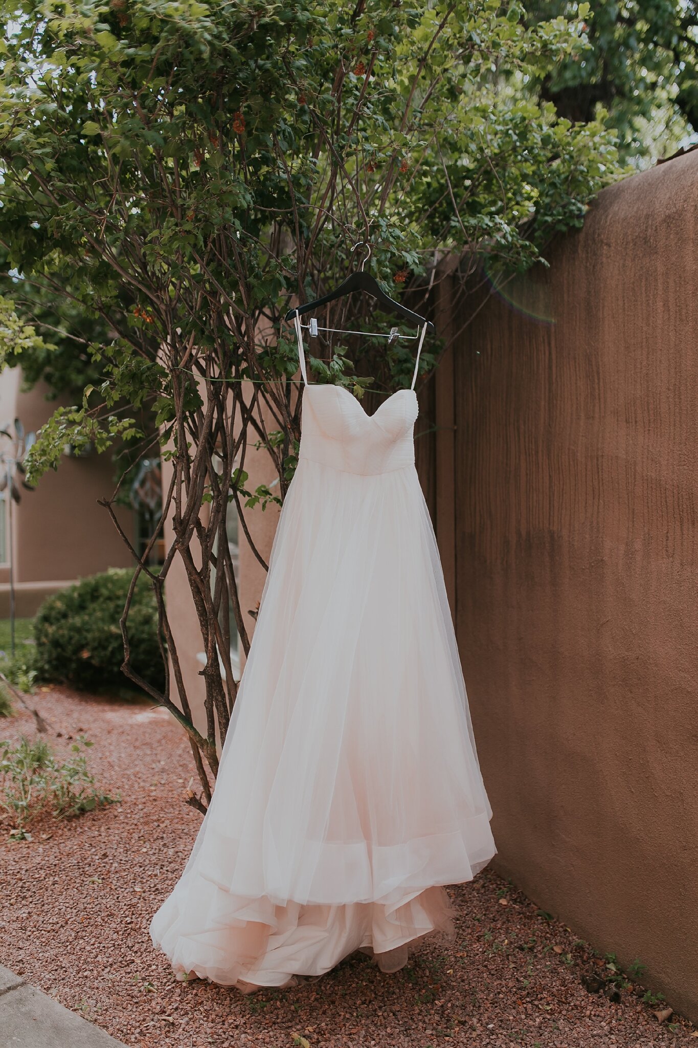 Alicia+lucia+photography+-+albuquerque+wedding+photographer+-+santa+fe+wedding+photography+-+new+mexico+wedding+photographer+-+new+mexico+wedding+-+bridal+gown+-+strapless+wedding+dress+-+strapless+bridal+gown+-+southwest+wedding_0082.jpg