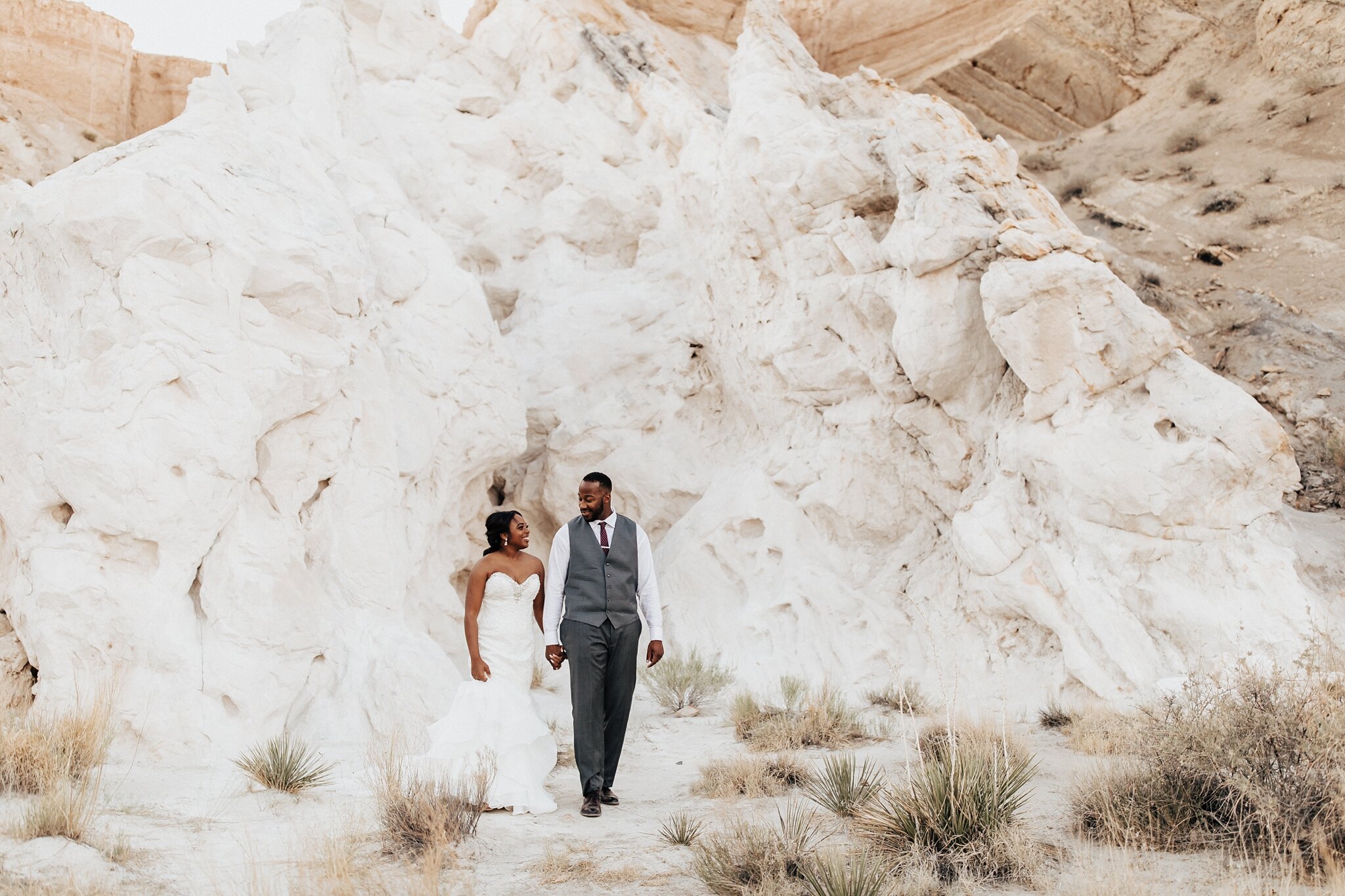 Alicia+lucia+photography+-+albuquerque+wedding+photographer+-+santa+fe+wedding+photography+-+new+mexico+wedding+photographer+-+new+mexico+wedding+-+elopement+-+new+mexico+elopement+-+desert+-+desert+elopment_0025.jpg