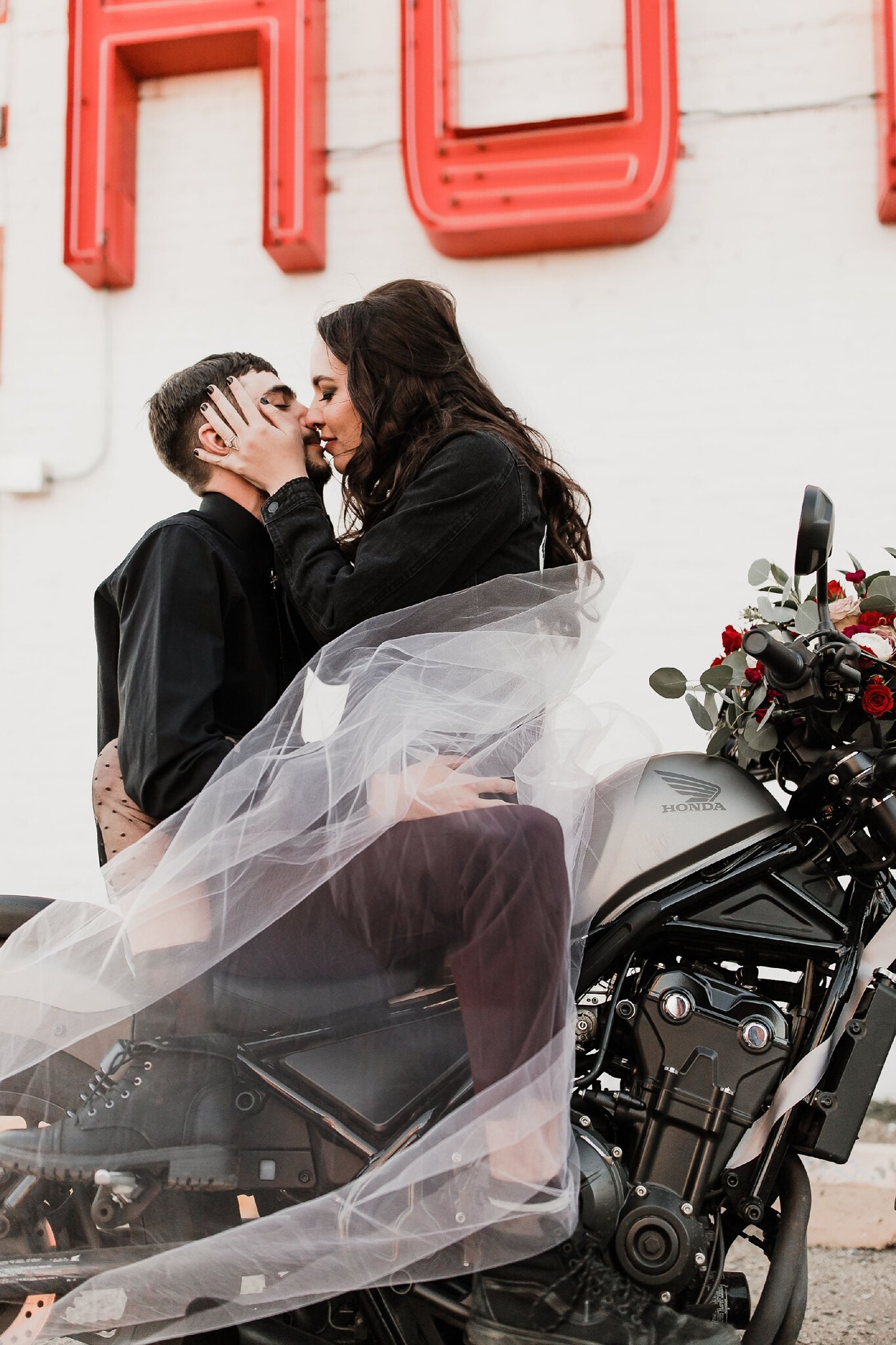 Alicia+lucia+photography+-+albuquerque+wedding+photographer+-+santa+fe+wedding+photography+-+new+mexico+wedding+photographer+-+new+mexico+wedding+-+edgy+wedding+-+edgy+elopement+-+southwest+wedding+-+modern+wedding_0025.jpg