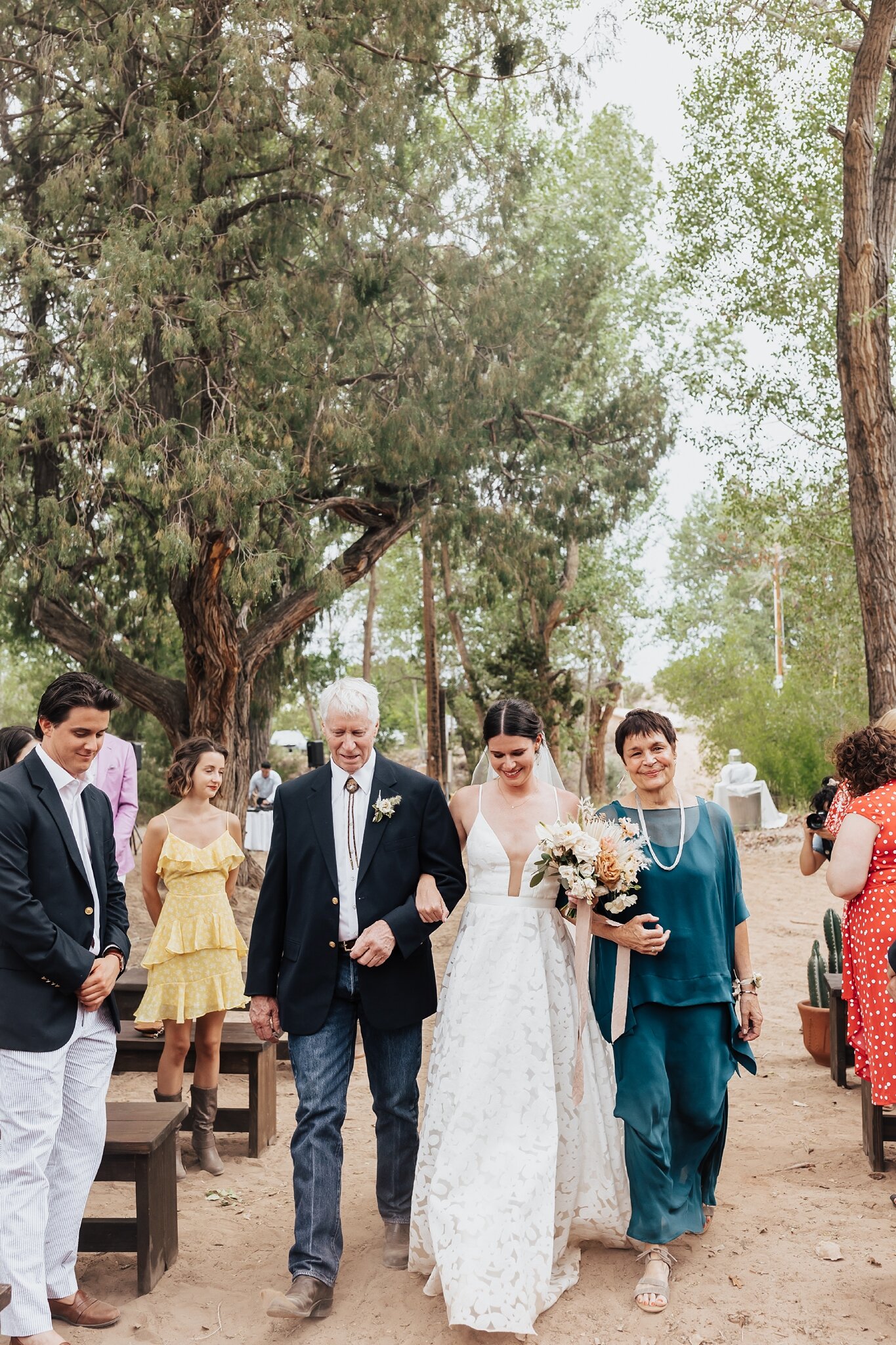 Alicia+lucia+photography+-+albuquerque+wedding+photographer+-+santa+fe+wedding+photography+-+new+mexico+wedding+photographer+-+new+mexico+wedding+-+ghost+ranch+-+santa+fe+wedding+-+ghost+ranch+wedding_0039.jpg