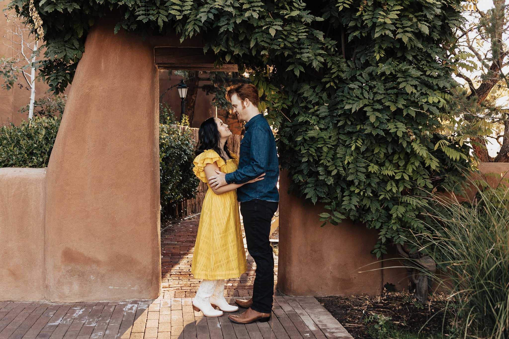 Alicia+lucia+photography+-+albuquerque+wedding+photographer+-+santa+fe+wedding+photography+-+new+mexico+wedding+photographer+-+new+mexico+wedding+-+santa+fe+engagement+-+southwest+engagement+-+santa+fe+plaza_0006.jpg