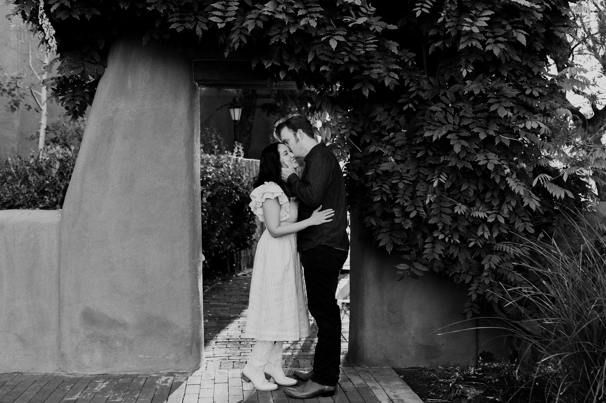 Alicia+lucia+photography+-+albuquerque+wedding+photographer+-+santa+fe+wedding+photography+-+new+mexico+wedding+photographer+-+new+mexico+wedding+-+santa+fe+engagement+-+southwest+engagement+-+santa+fe+plaza_0008.jpg