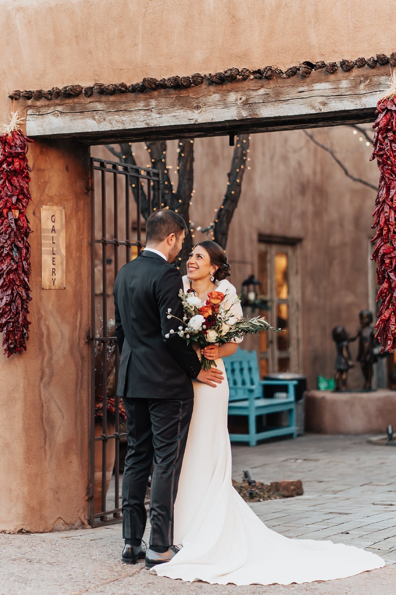 Alicia+lucia+photography+-+albuquerque+wedding+photographer+-+santa+fe+wedding+photography+-+new+mexico+wedding+photographer+-+new+mexico+wedding+-+santa+fe+wedding+-+loretto+wedding+-+santa+fe+plaza+wedding_0039.jpg