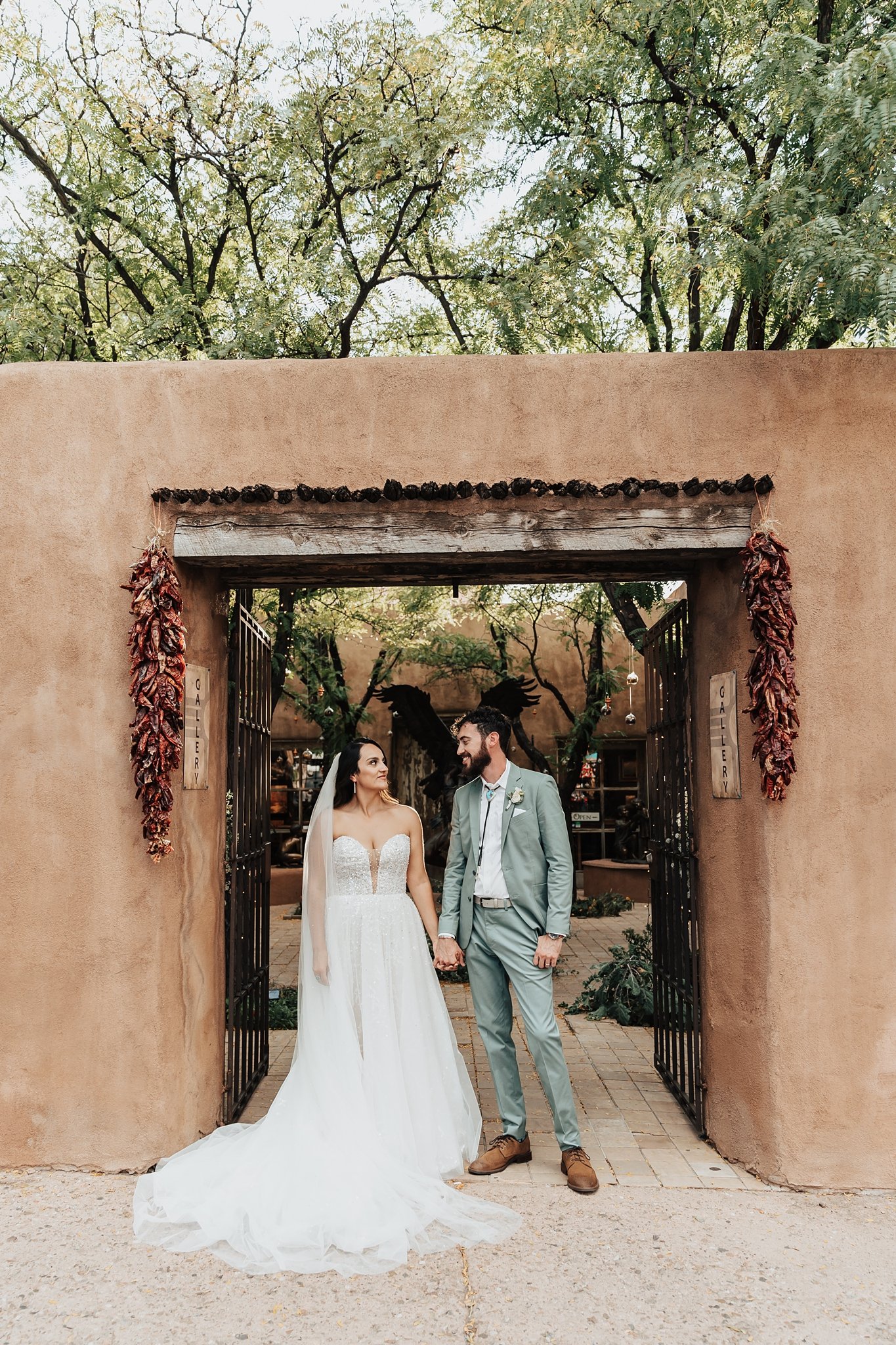 Alicia+lucia+photography+-+albuquerque+wedding+photographer+-+santa+fe+wedding+photography+-+new+mexico+wedding+photographer+-+new+mexico+wedding+-+la+fonda+wedding+-+santa+plaza+wedding+-+southwwest+wedding_0069.jpg