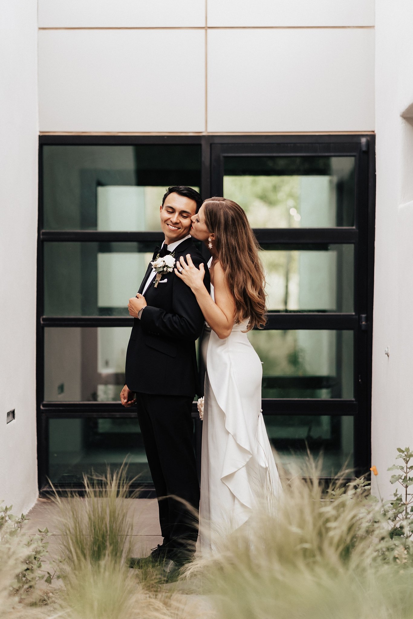 Alicia+lucia+photography+-+albuquerque+wedding+photographer+-+santa+fe+wedding+photography+-+new+mexico+wedding+photographer+-+new+mexico+wedding+-+black+and+white+wedding+-+luxe+wedding+-+southwest+wedding_0091.jpg