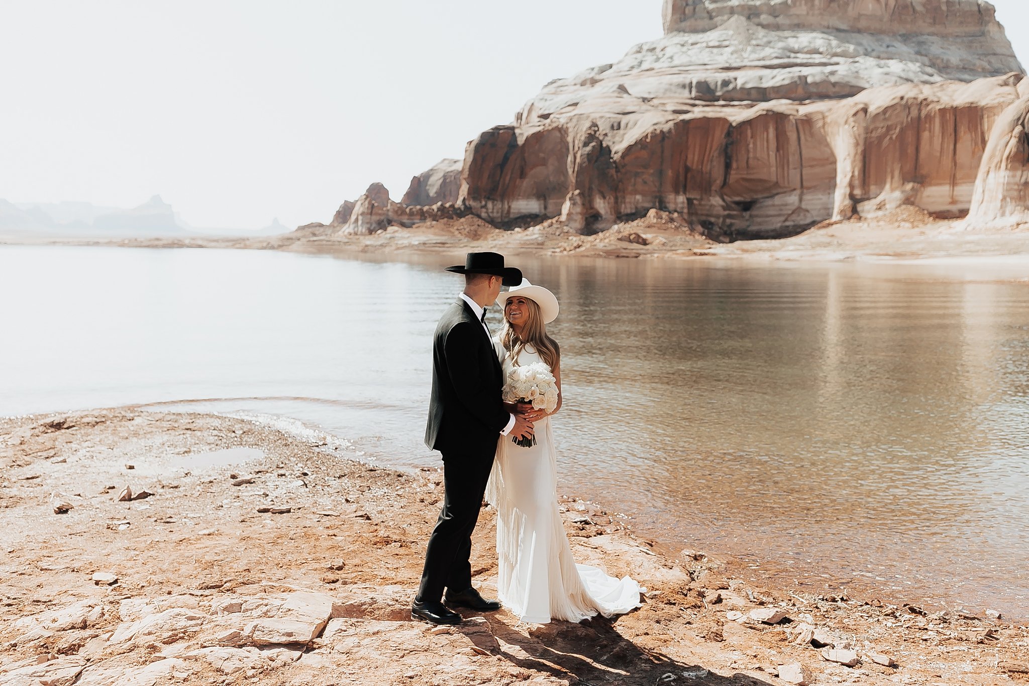 Alicia+lucia+photography+-+albuquerque+wedding+photographer+-+santa+fe+wedding+photography+-+new+mexico+wedding+photographer+-+new+mexico+wedding+-+arizona+wedding+-+lake+powell+wedding+-+sedona+wedding+-+lds+wedding_0056.jpg